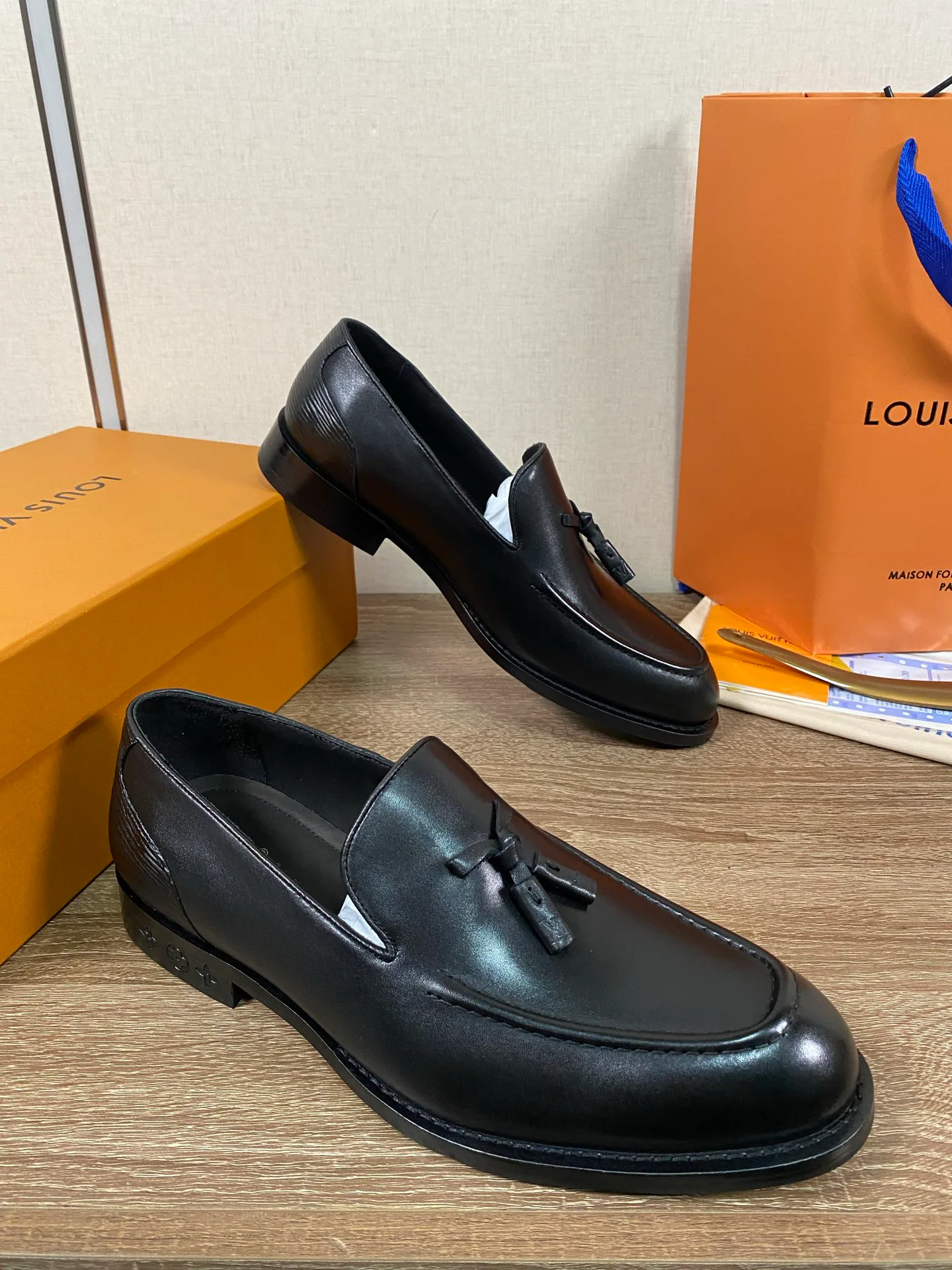Men's Loafers And Dress Shoes LOUIS VUITTON 18078665