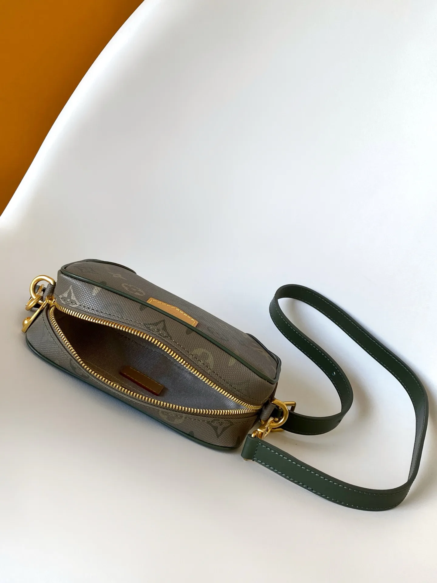 Women's Shoulder Bags LOUIS VUITTON 17949178