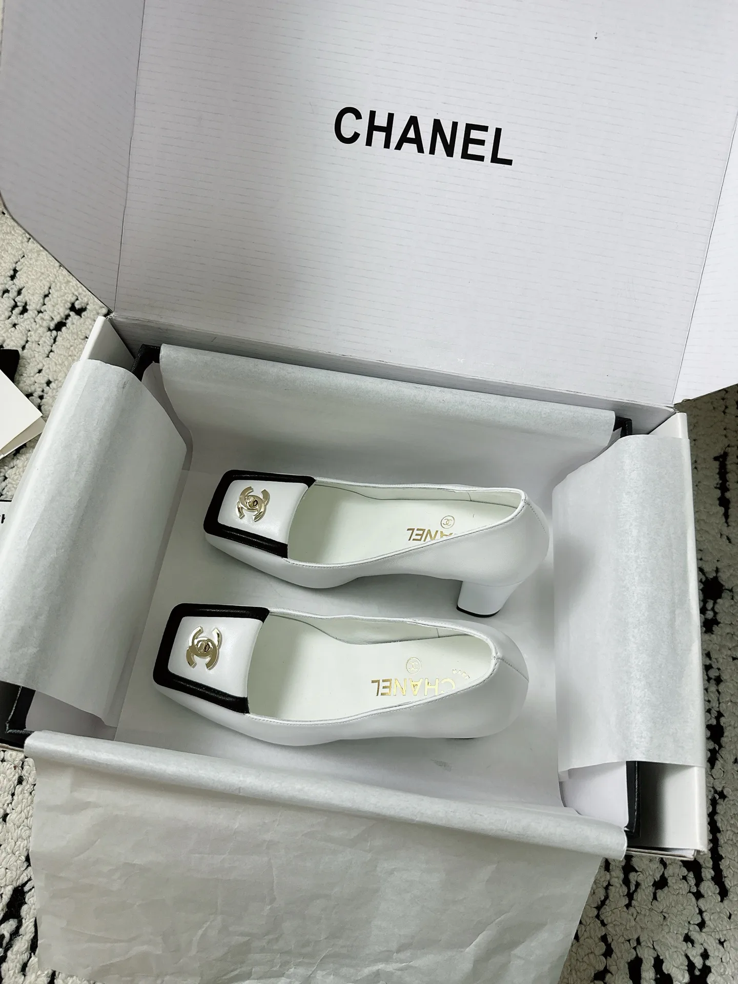Women's Ballet Flats CHANEL 18070022