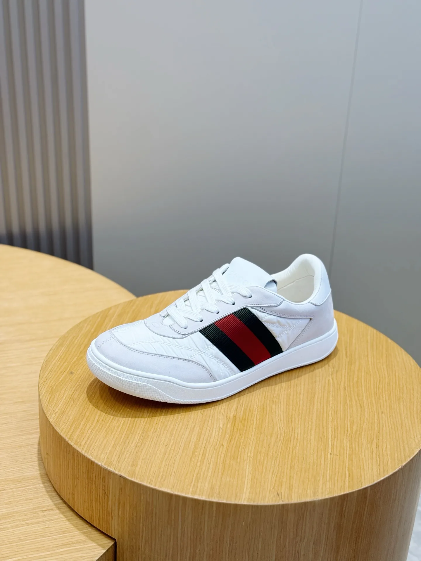 Women's Sneakers GUCCI 18100919