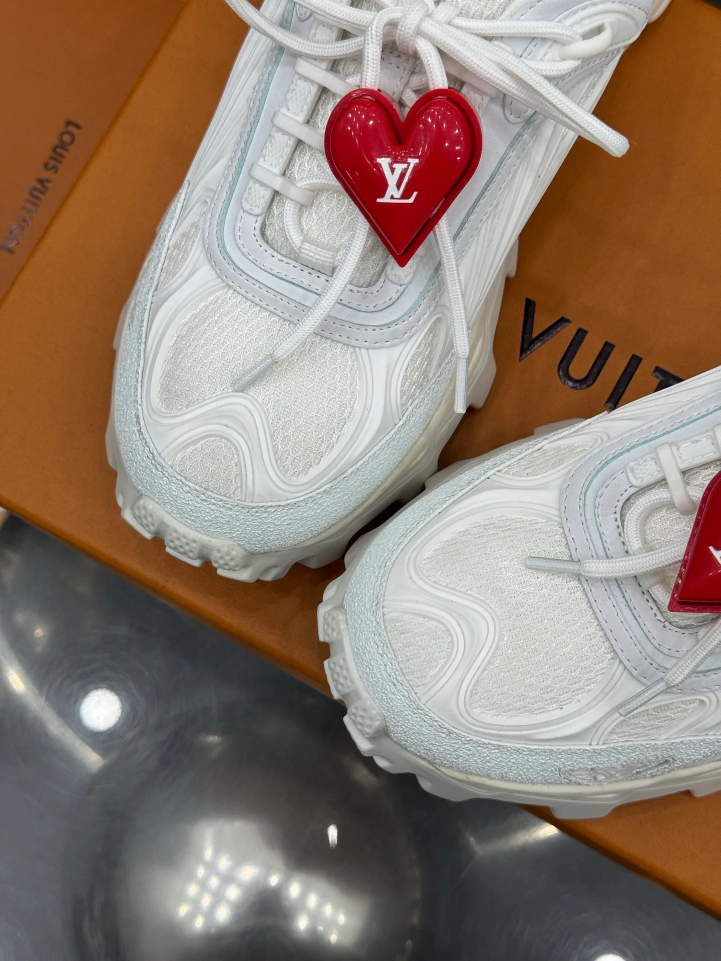 Men's Sneakers LOUIS VUITTON 18202620