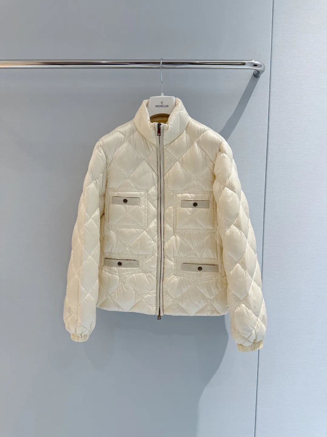 Women's Jackets And Down Jackets MONCLER 18474198