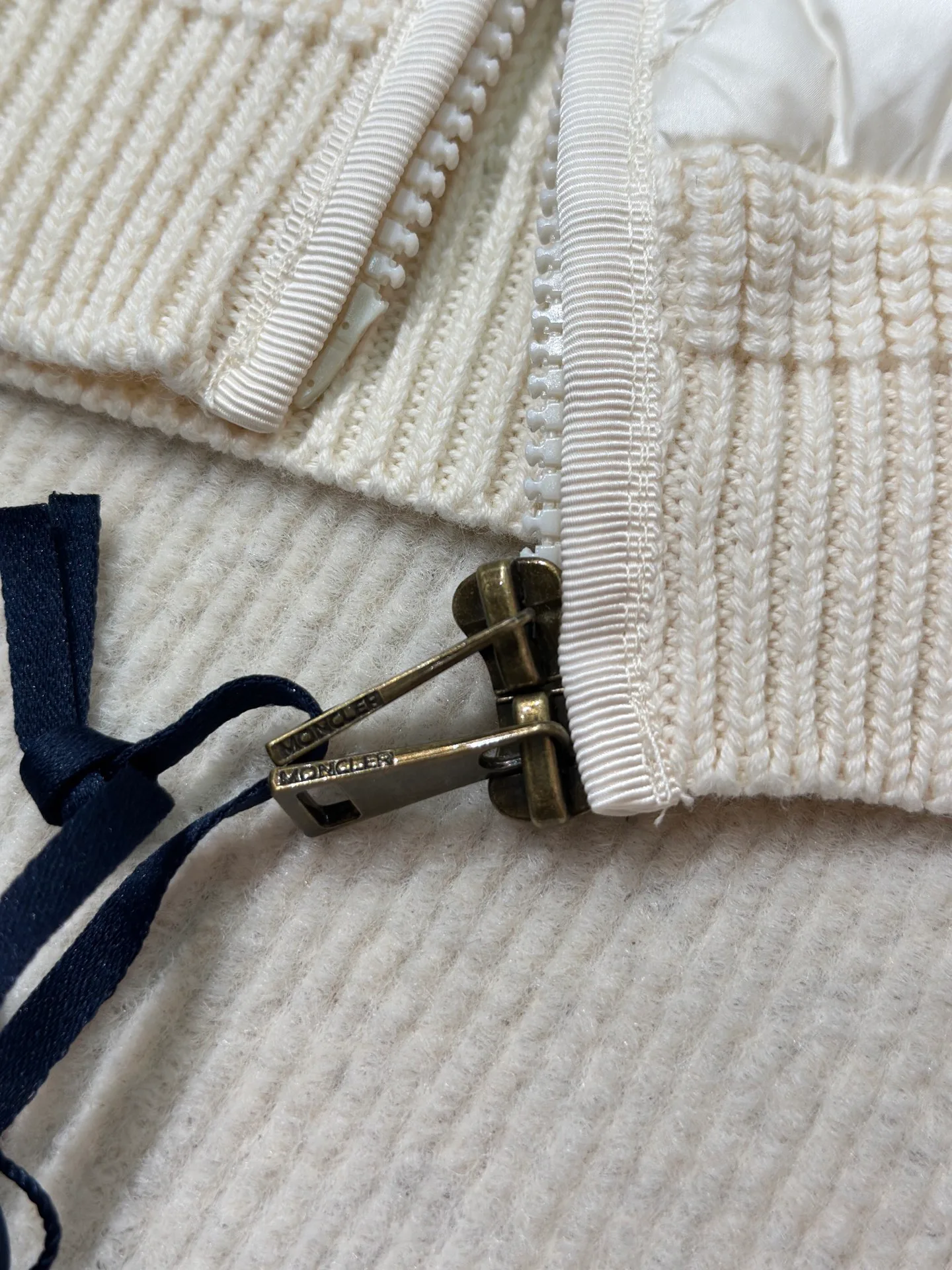 Women's Jackets And Down Jackets MONCLER 18106079