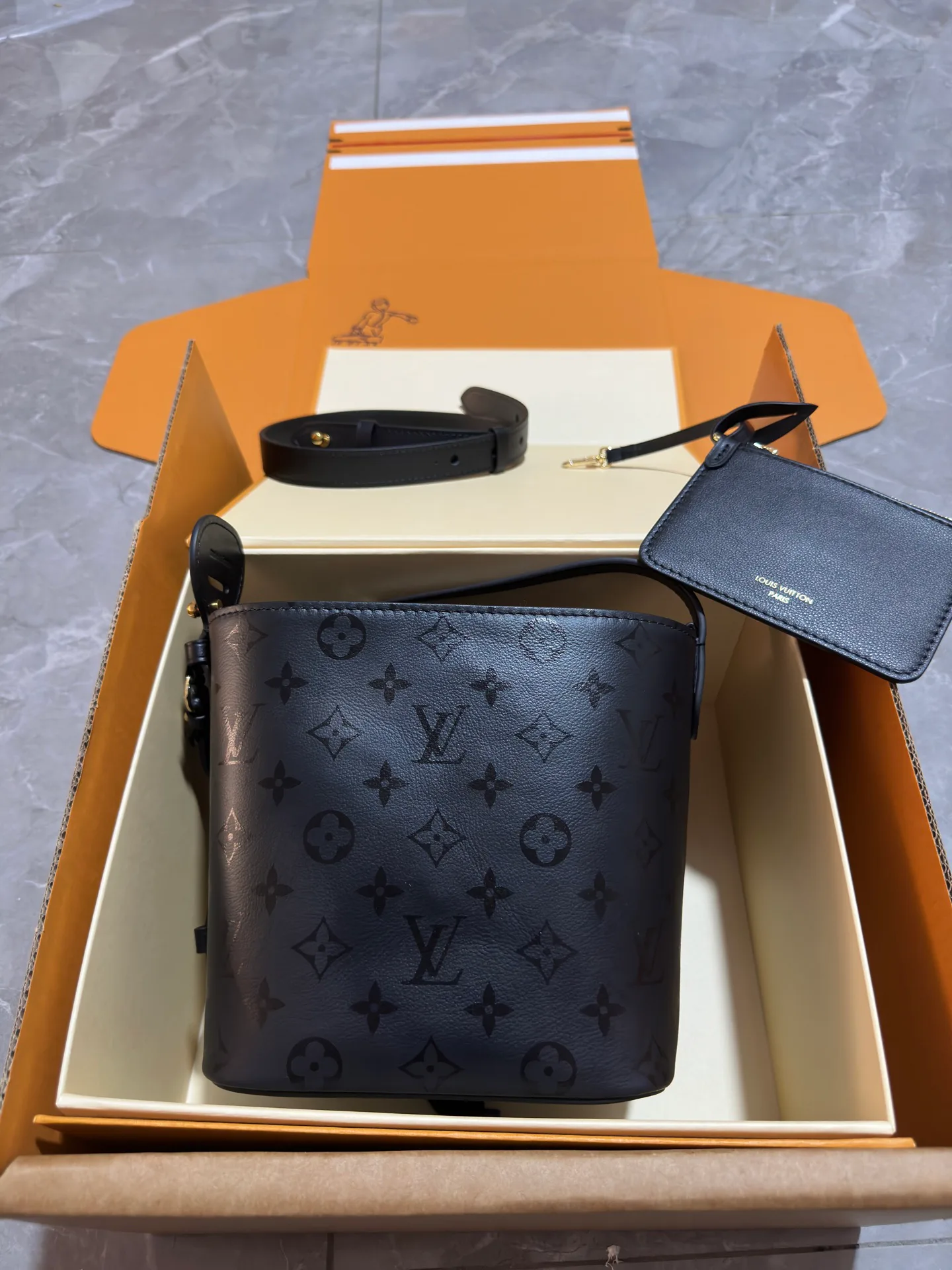 Women's Classic Handbags LOUIS VUITTON 18427424