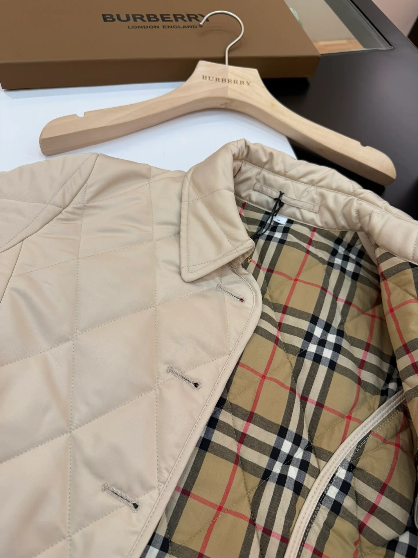 Women's Jackets And Down Jackets BURBERRY 18043710