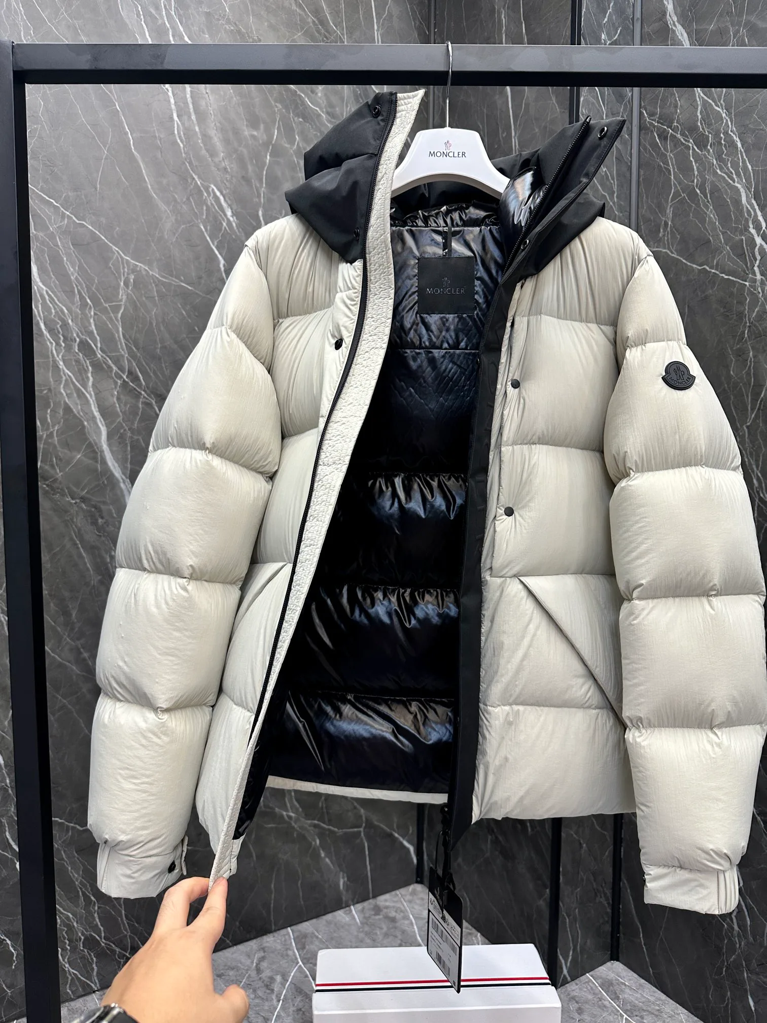 Куртки И Пуховики Мужские Moncler 18606725