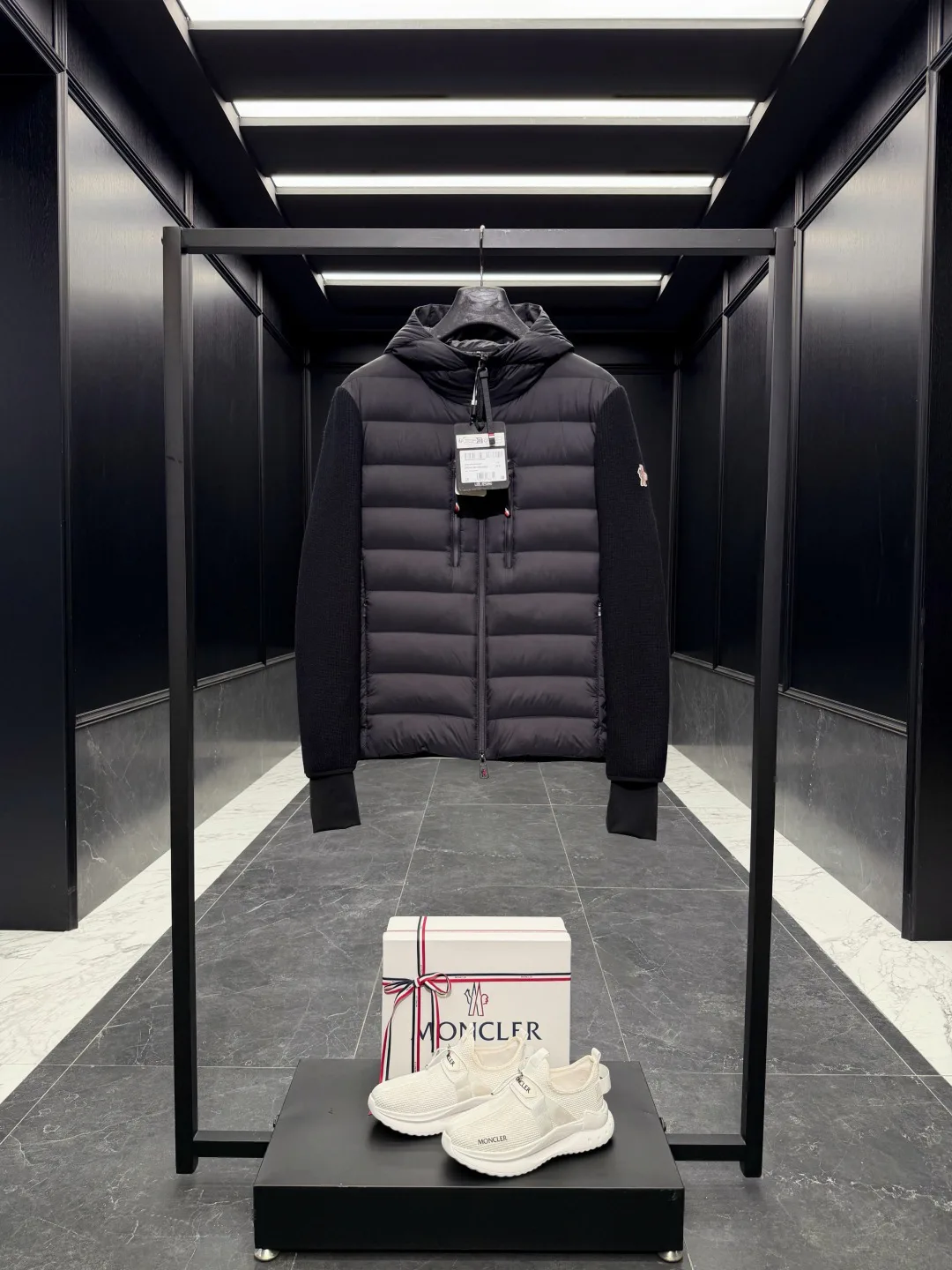 Men's Jackets And Down Jackets MONCLER 18416859