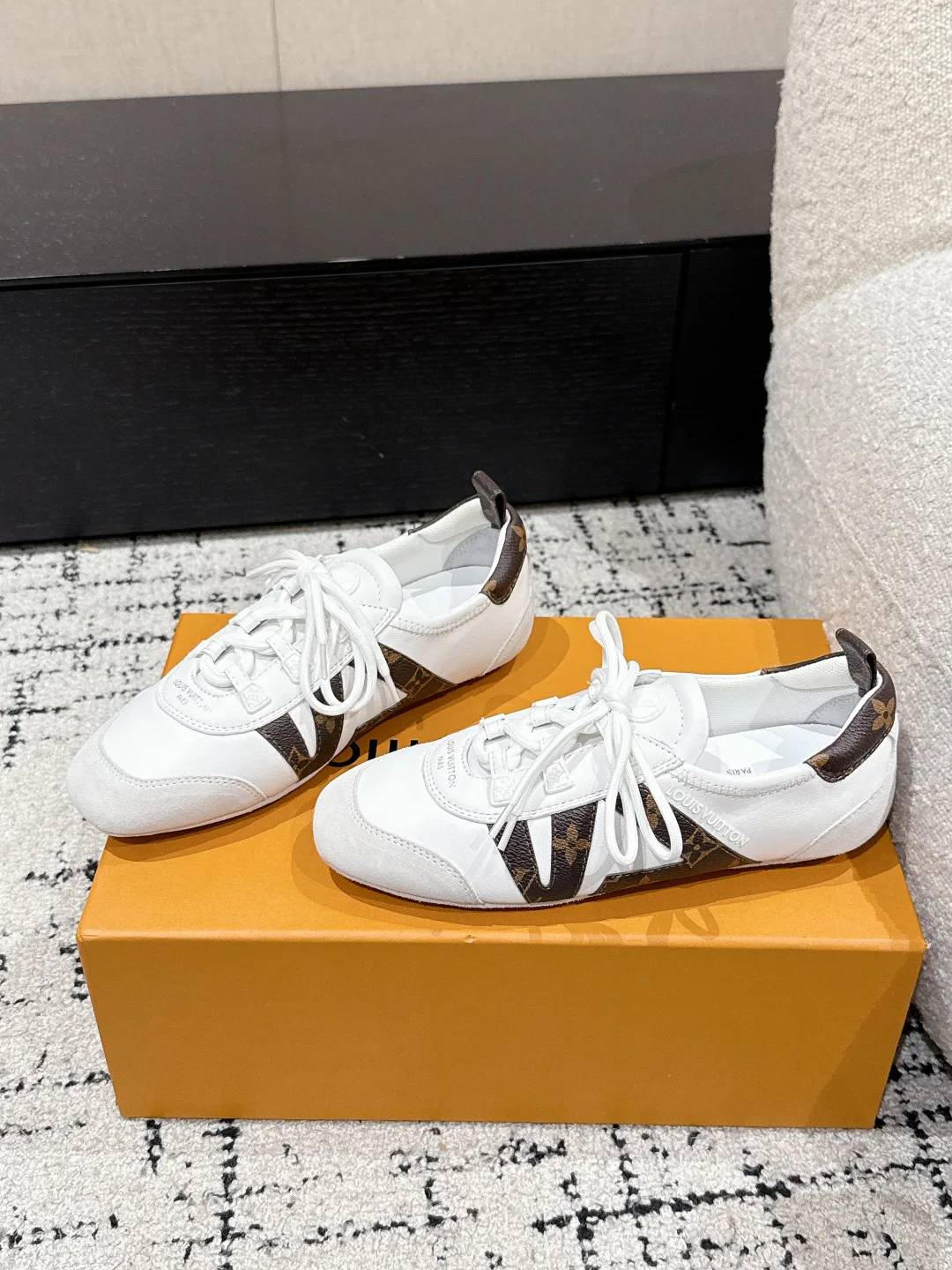 Women's Sneakers LOUIS VUITTON 18409750