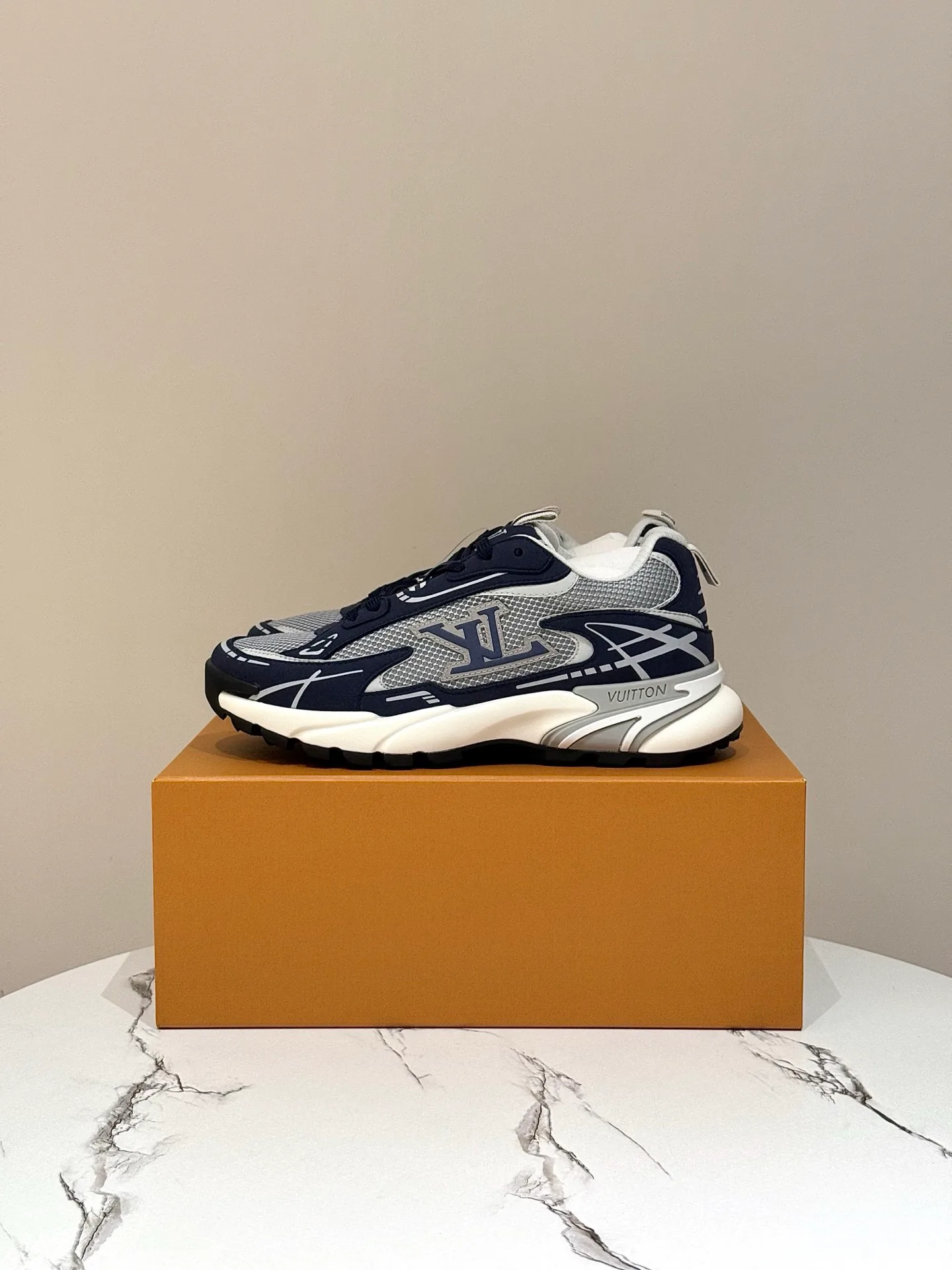Women's Sneakers LOUIS VUITTON 17872791