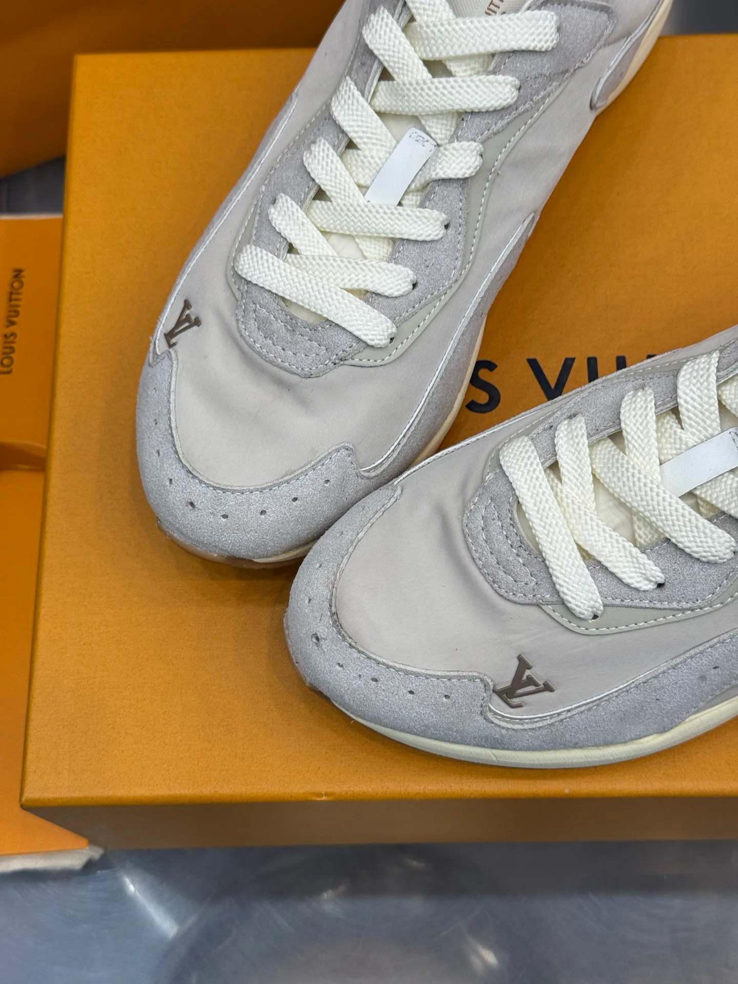 Men's Sneakers LOUIS VUITTON 18202638