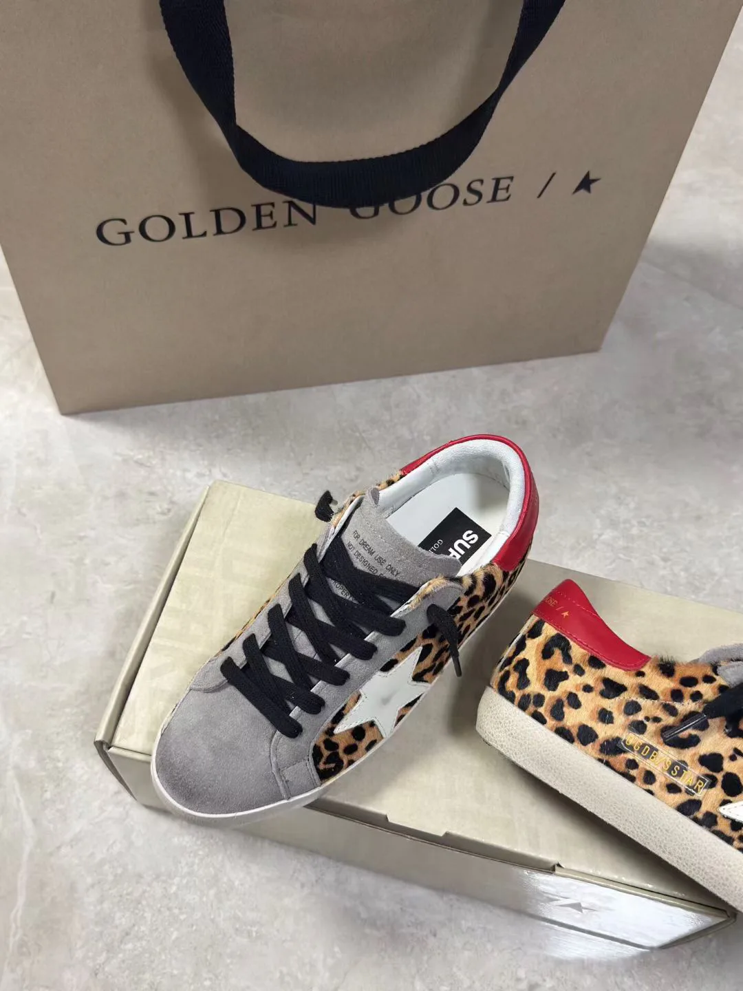 Women's Sneakers GOLDEN GOOSE 18265606