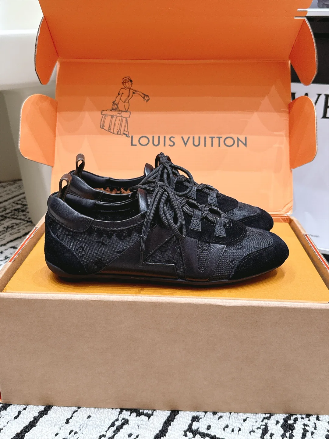 Women's Sneakers LOUIS VUITTON 17895118