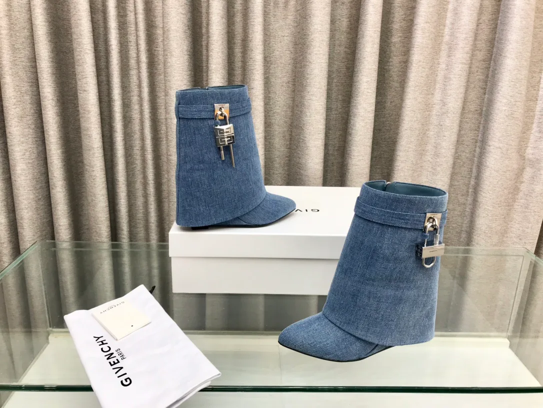 Women's Booties GIVENCHY 18290036