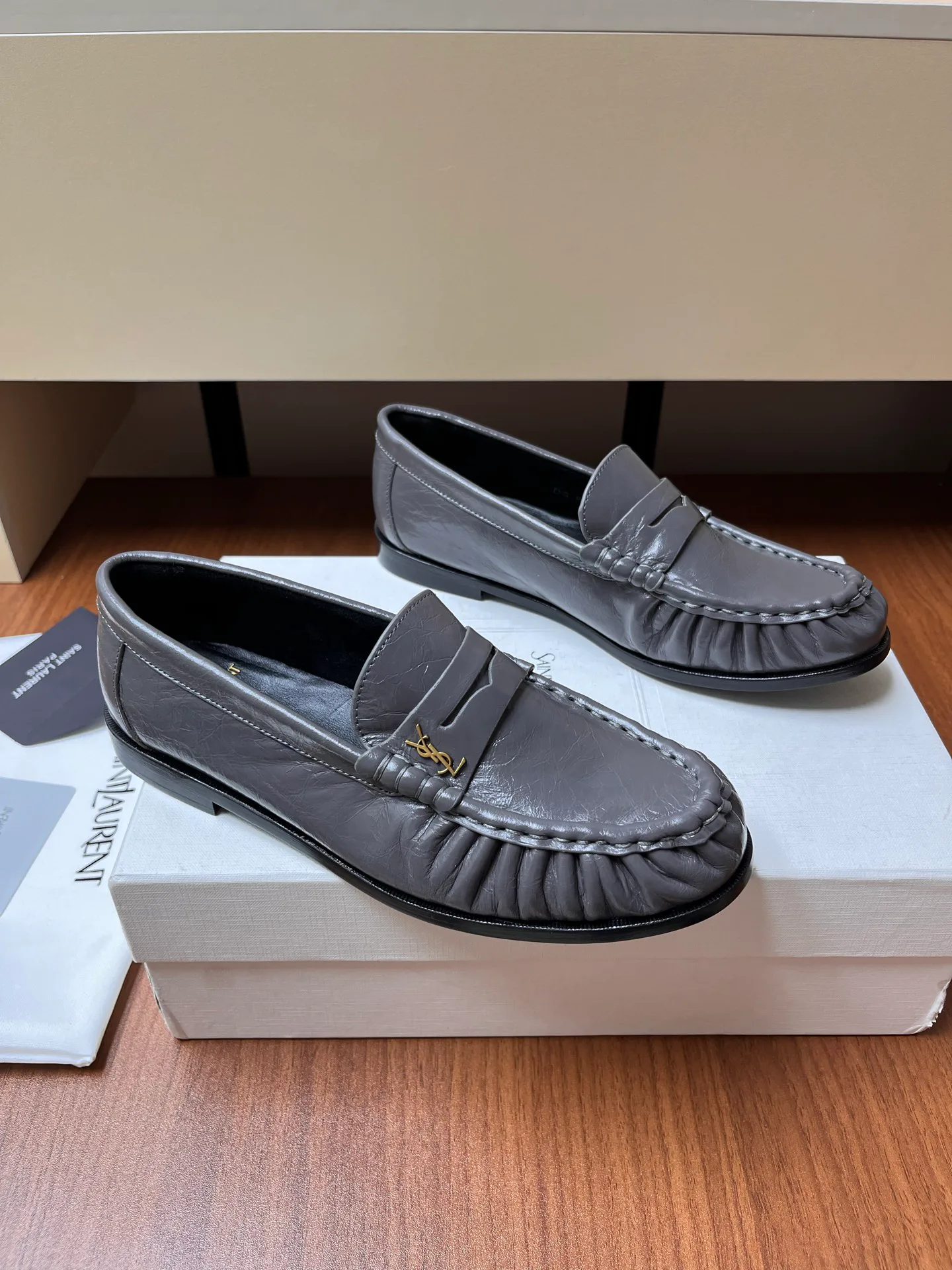 Women's Loafers And Moccasins SAINT LAURENT 18037874