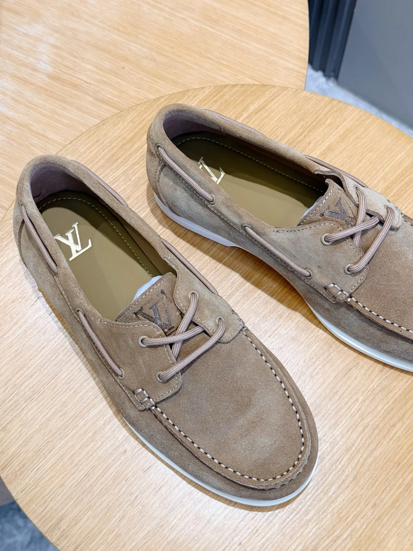 Men's Loafers And Dress Shoes LOUIS VUITTON 18277876