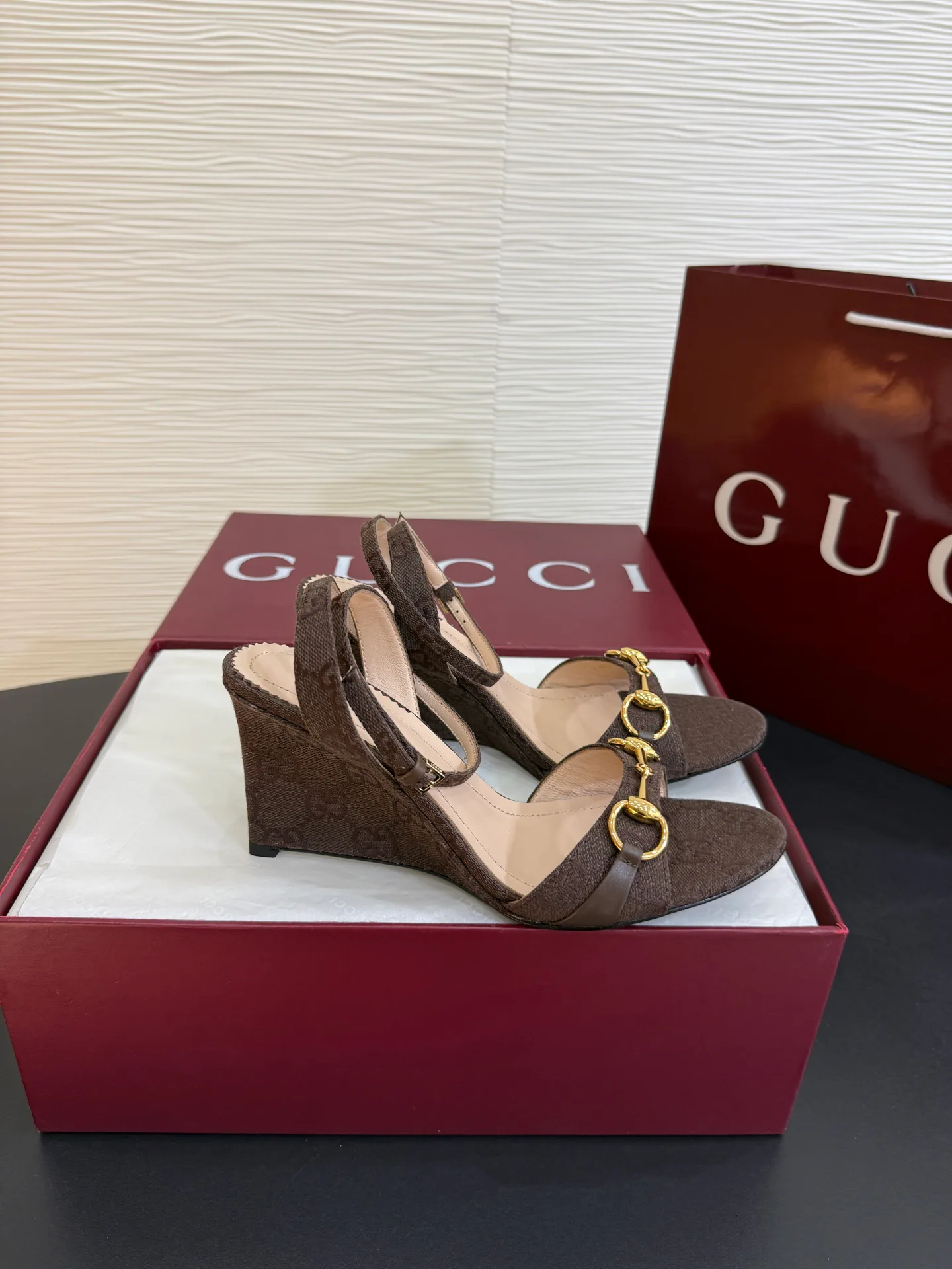 Women's Open-Toe Sandals GUCCI 18071149