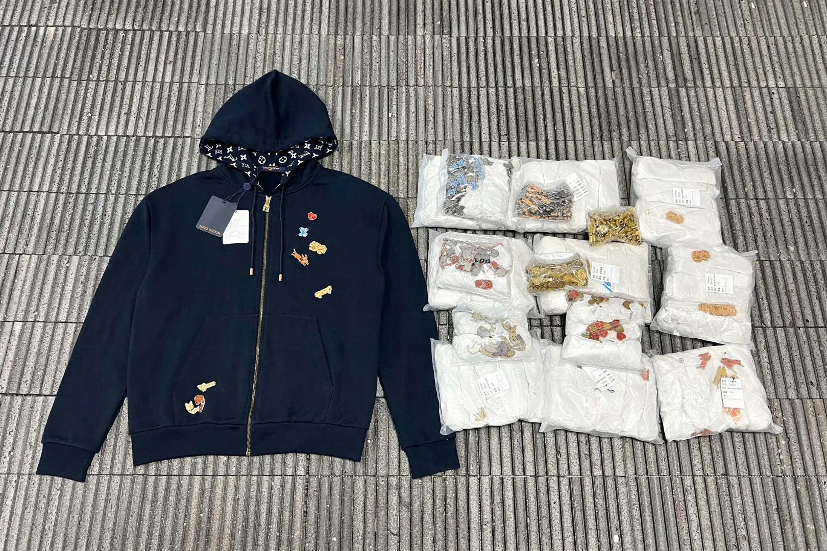 Men's Sweatshirts And Hoodies LOUIS VUITTON 17852634