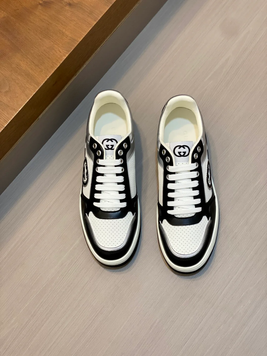 Men's Sneakers GUCCI 18039634