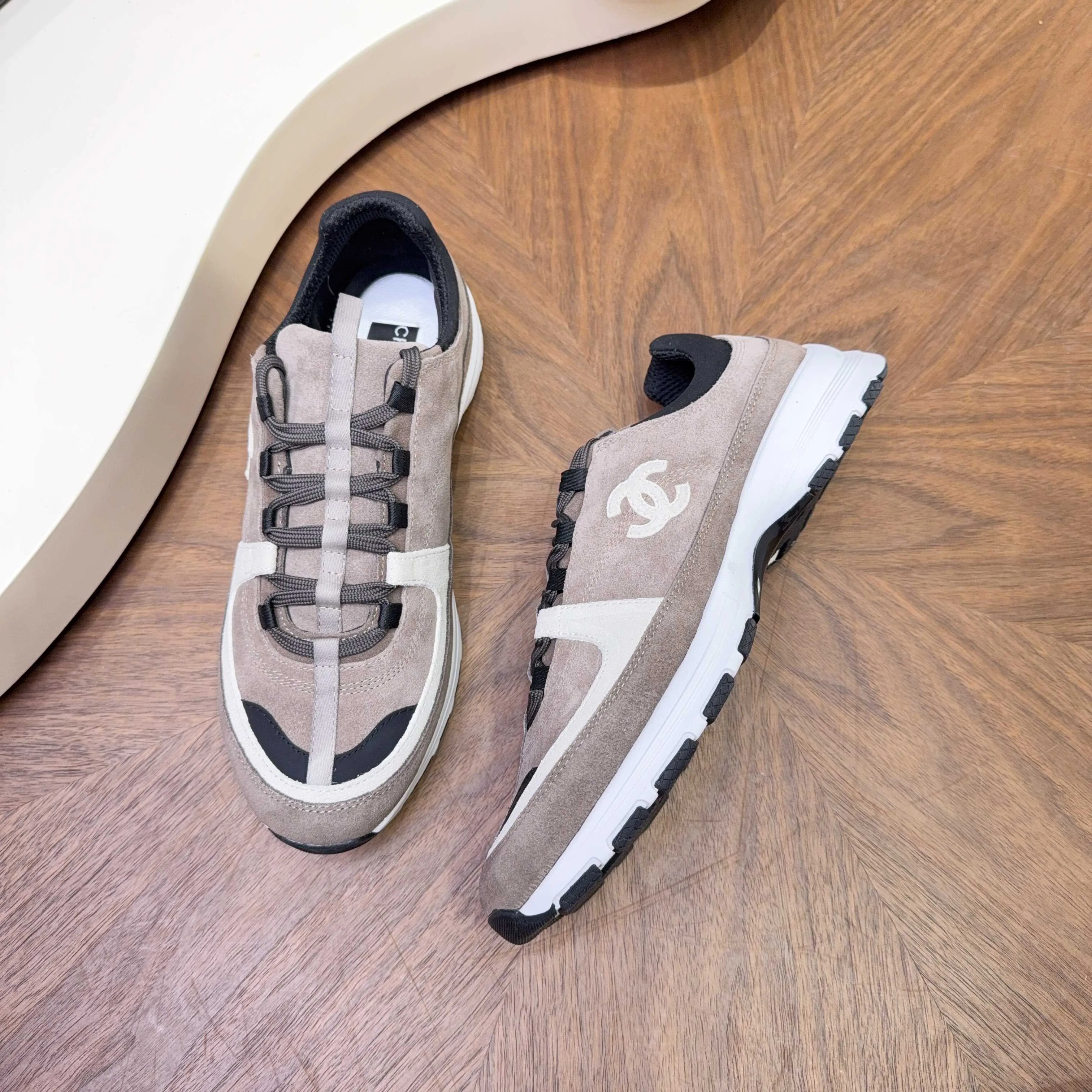 Women's Sneakers CHANEL 17918716