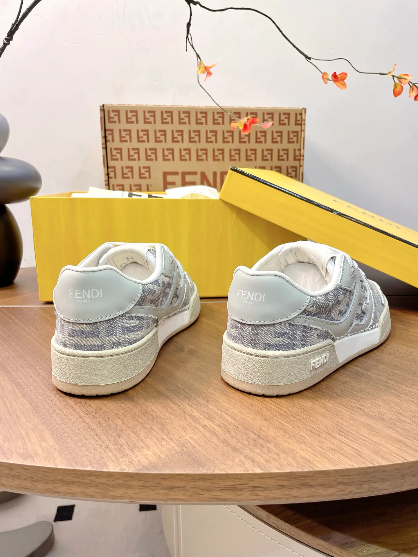 Women's Sneakers FENDI 17957354