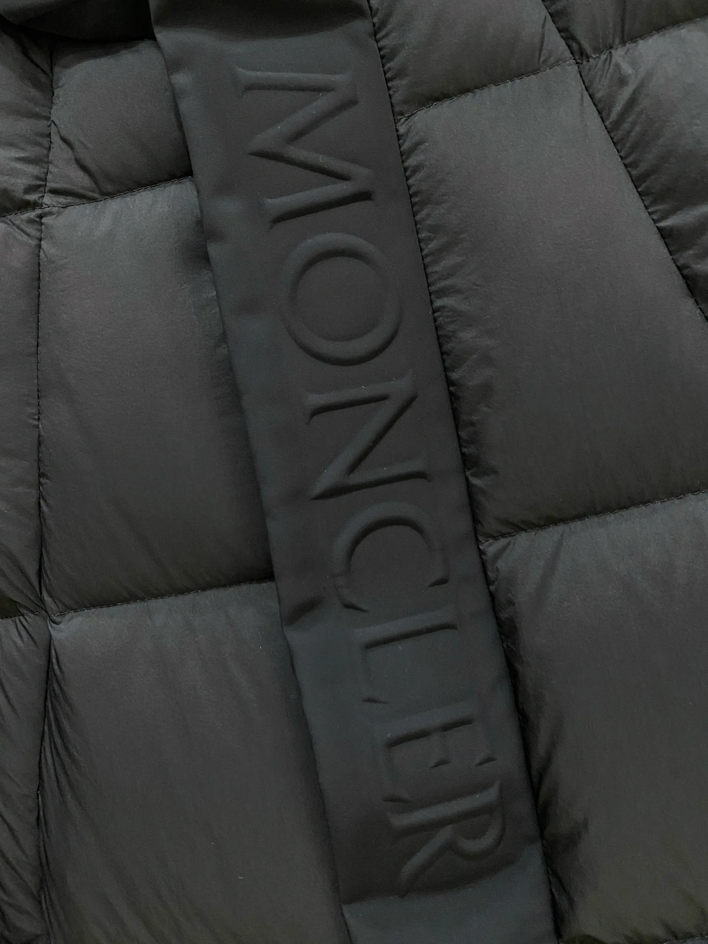 Women's Jackets And Down Jackets MONCLER 18284763