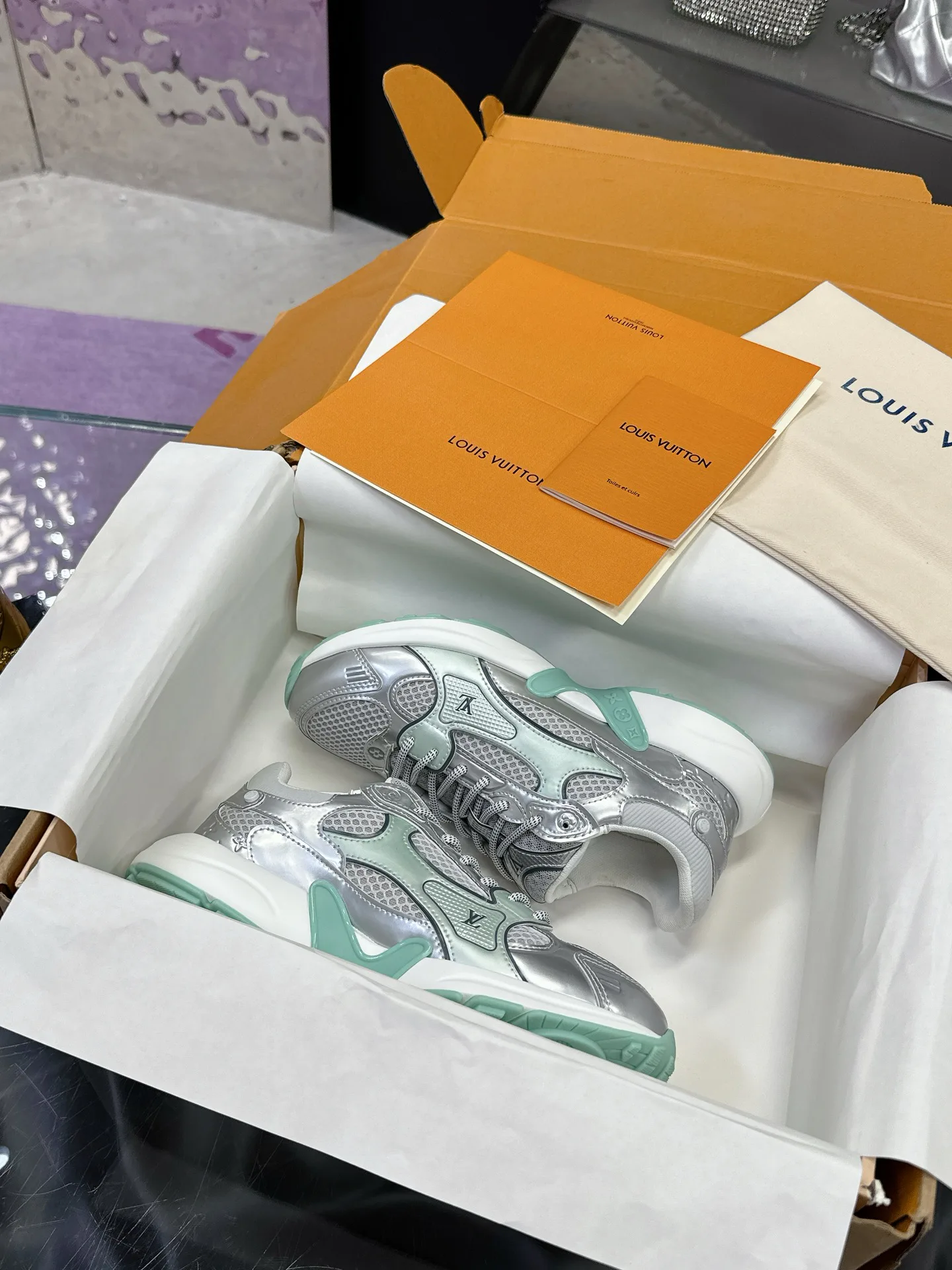 Women's Sneakers LOUIS VUITTON 17530432
