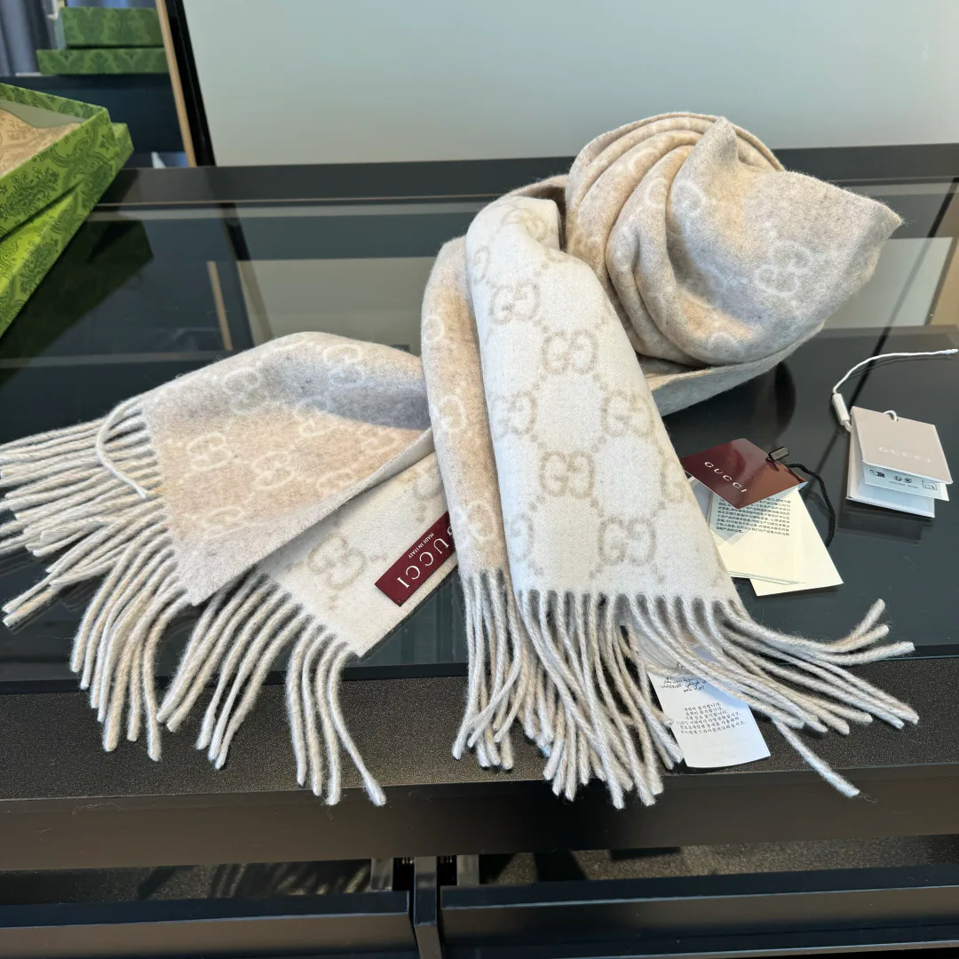 Scarves GUCCI 18104889
