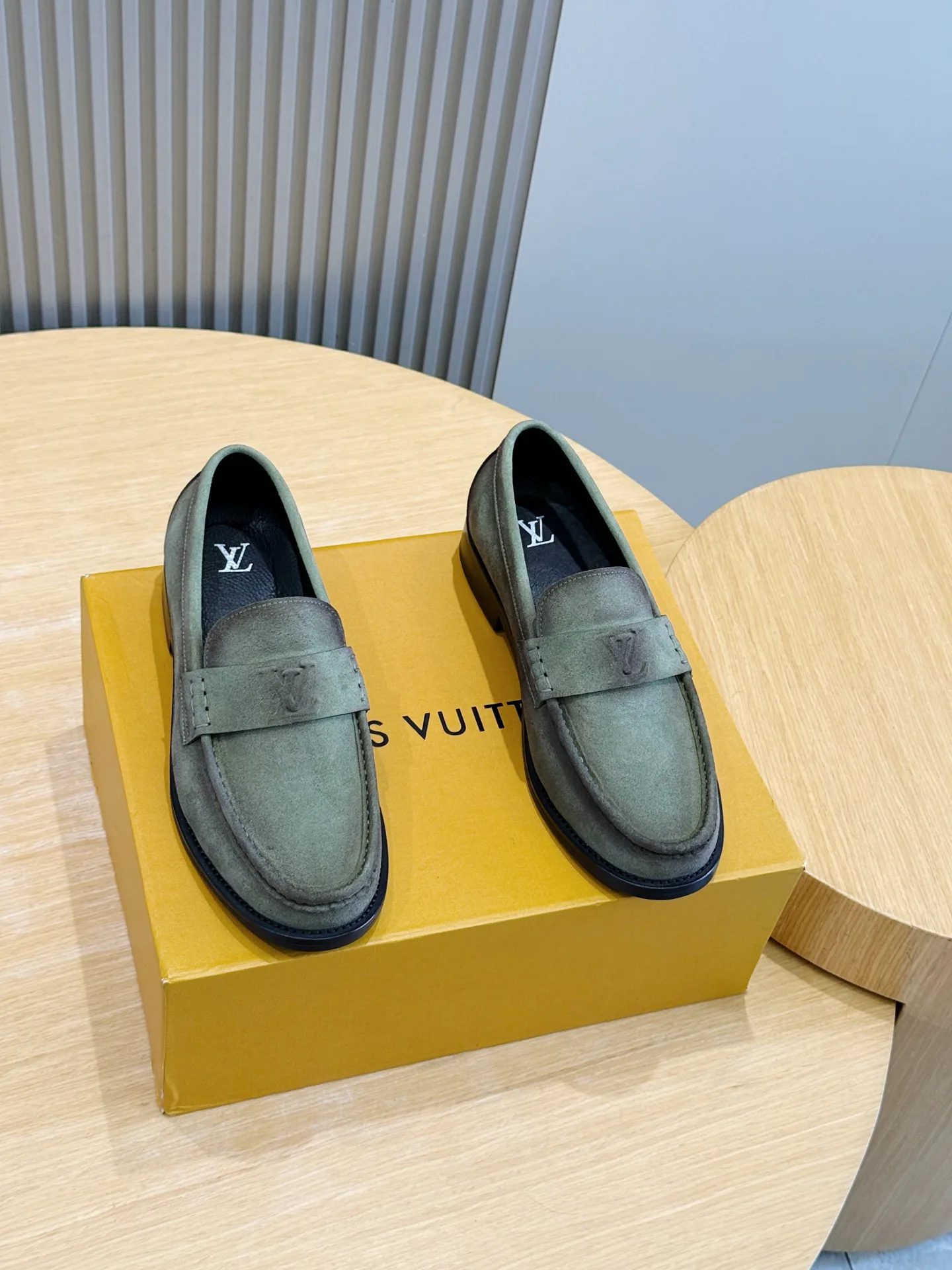 Men's Loafers And Dress Shoes LOUIS VUITTON 18247428