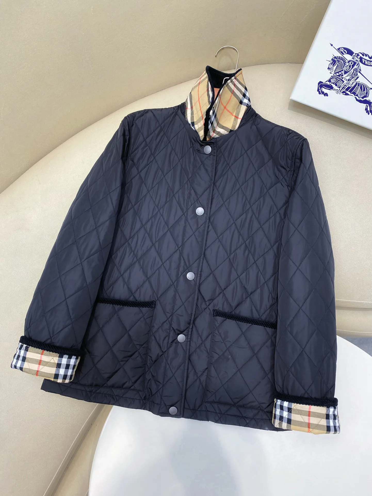 Women's Jackets And Down Jackets BURBERRY 18140707