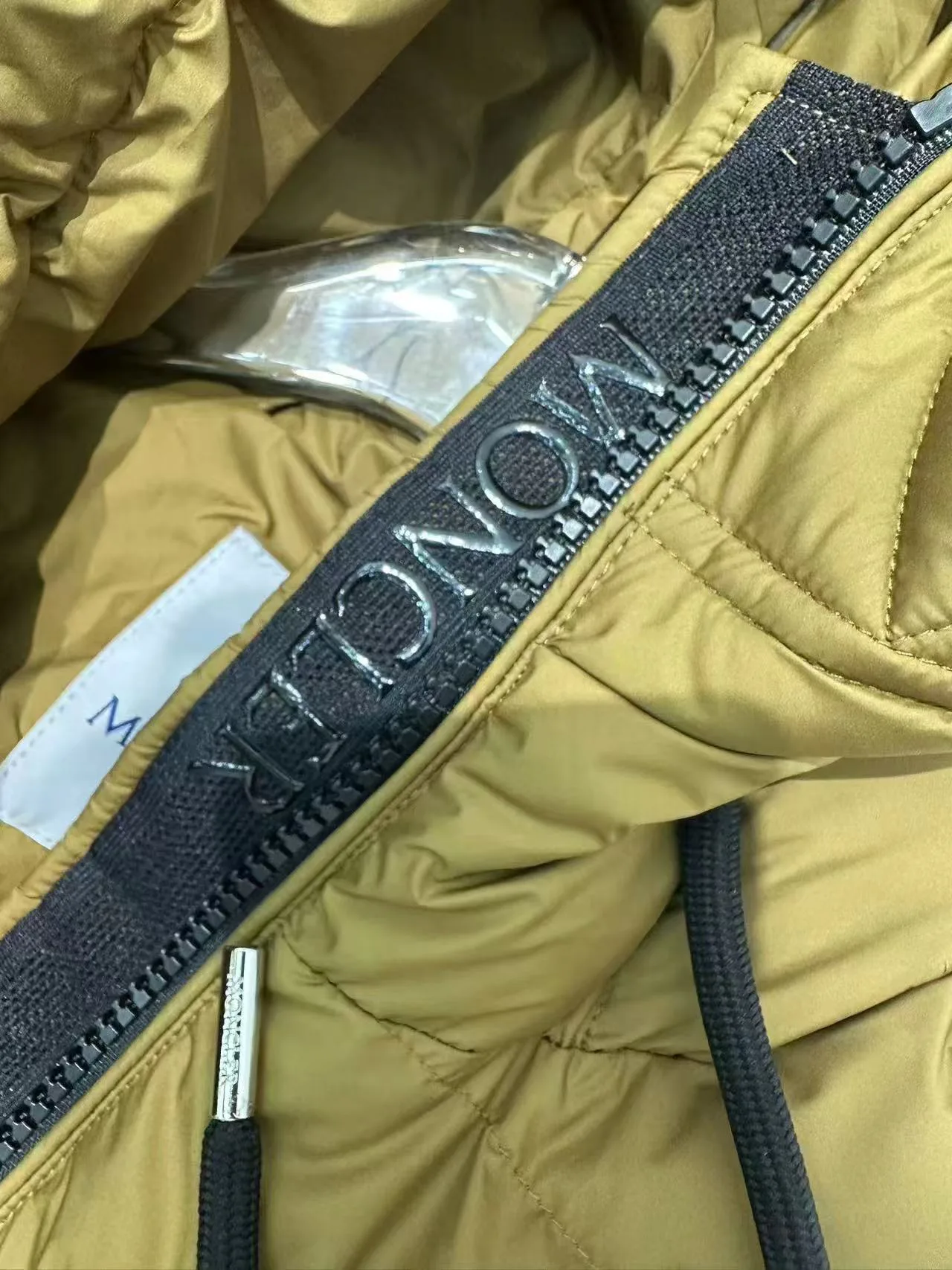 Women's Jackets And Down Jackets MONCLER 18523558