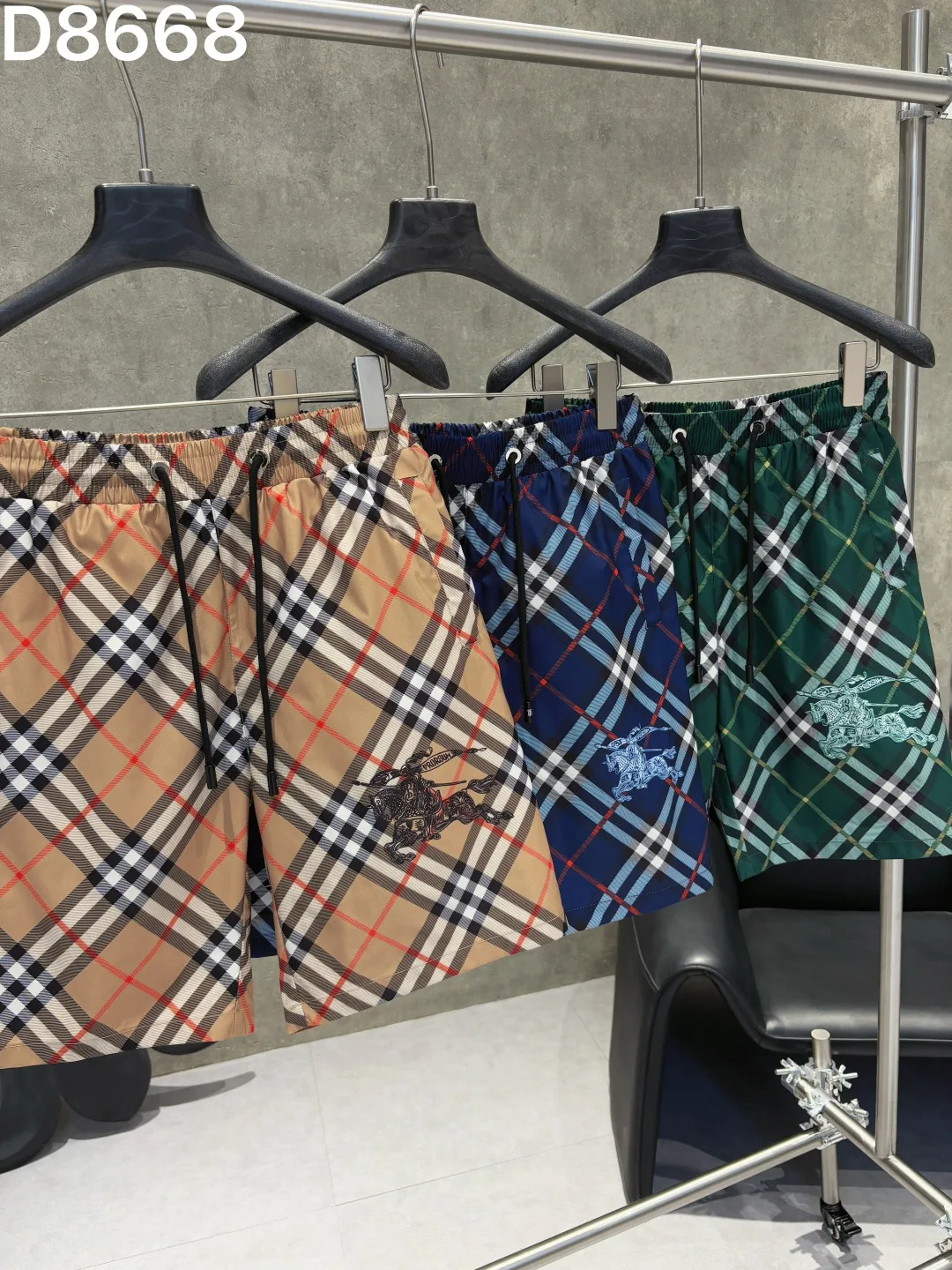 Men's Shorts BURBERRY 18000509