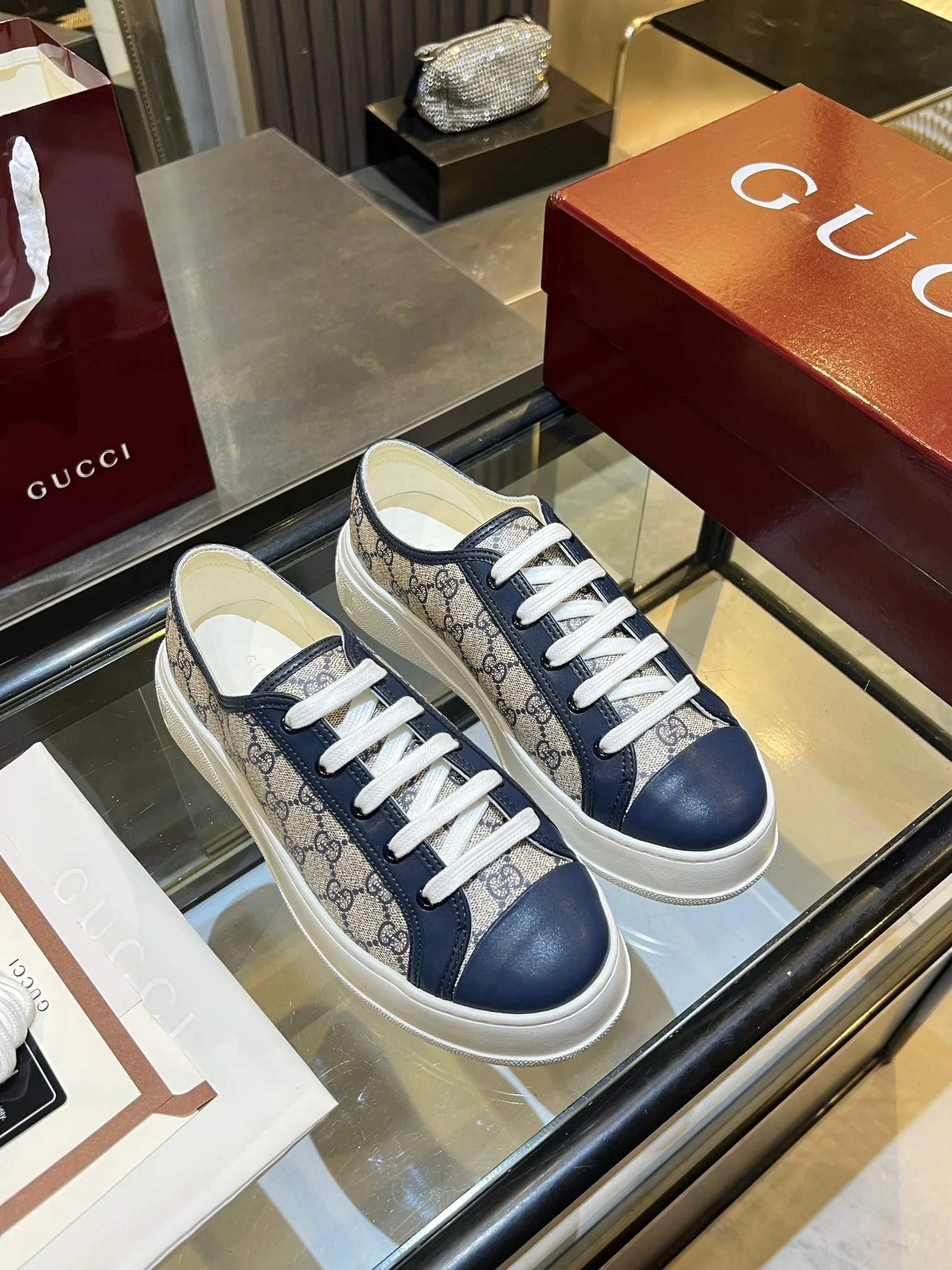 Women's Sneakers GUCCI 18465034
