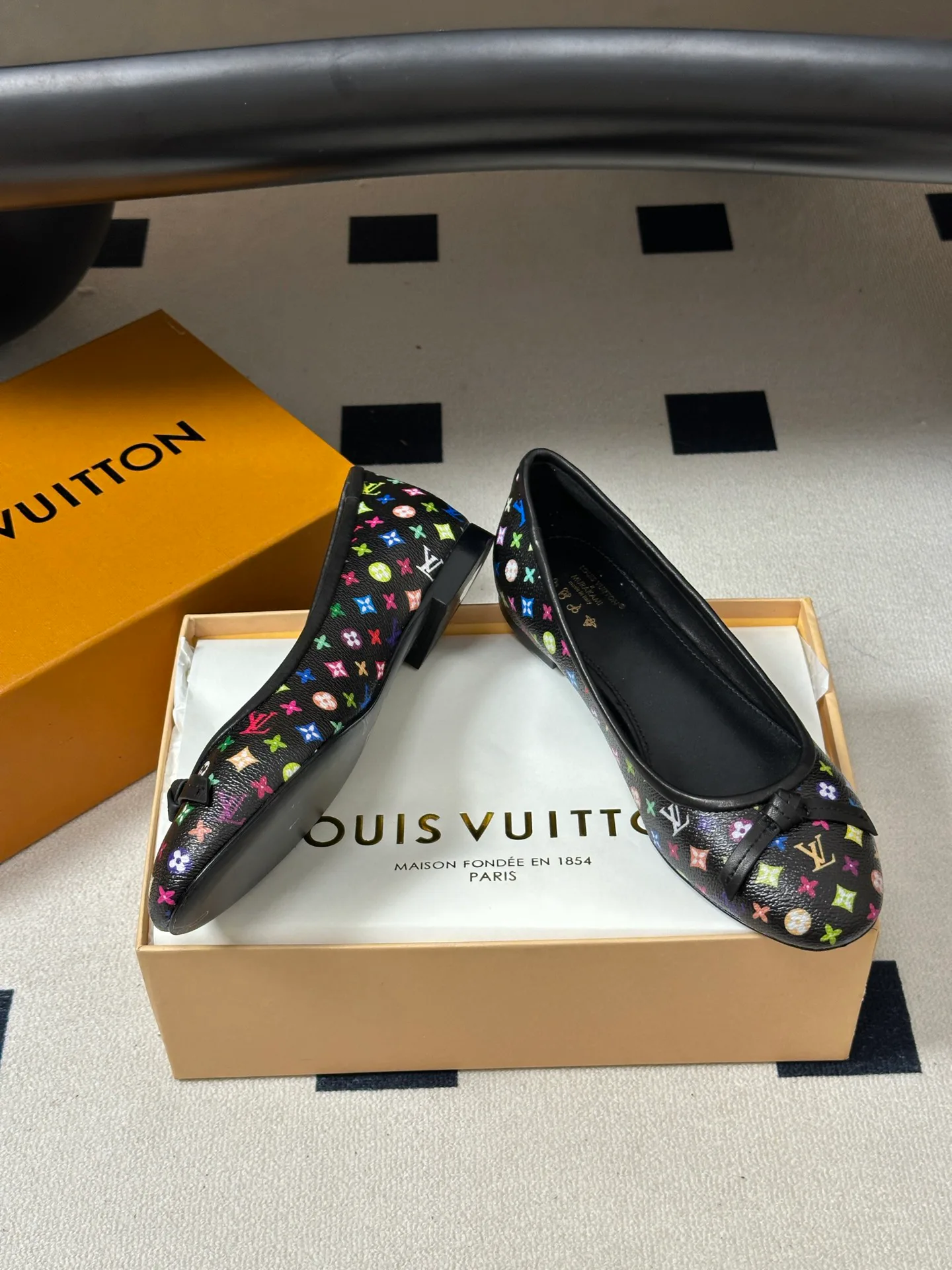 Women's Ballet Flats LOUIS VUITTON 18049409