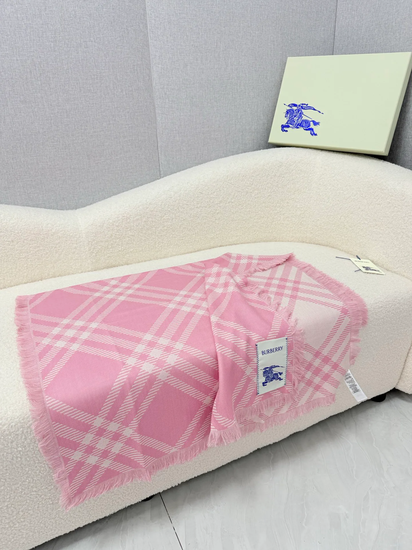Scarves BURBERRY 18322315