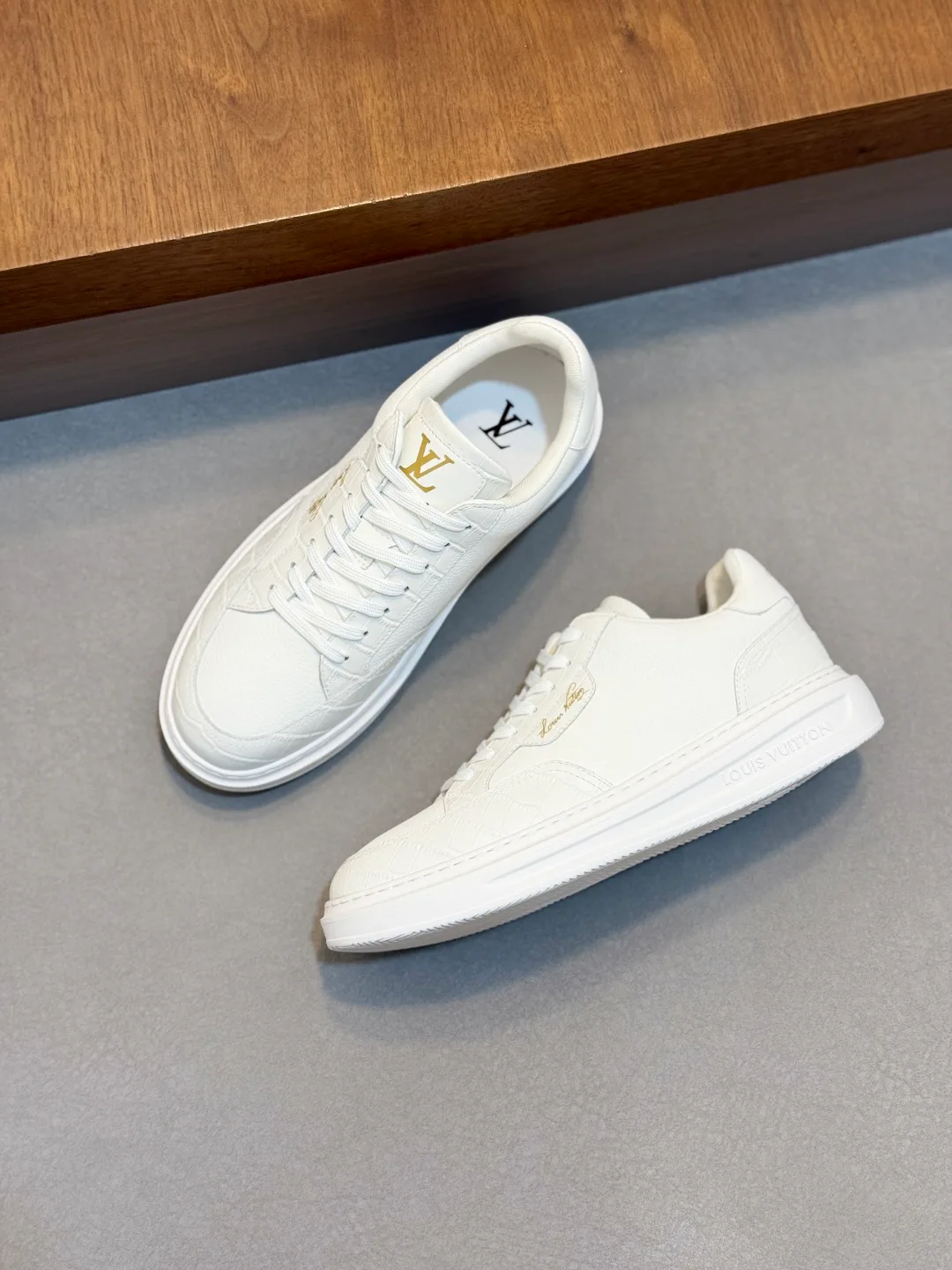 Men's Sneakers LOUIS VUITTON 18265106