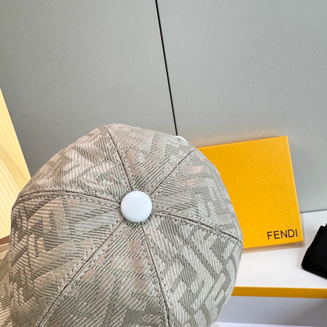 Hats FENDI 18347031