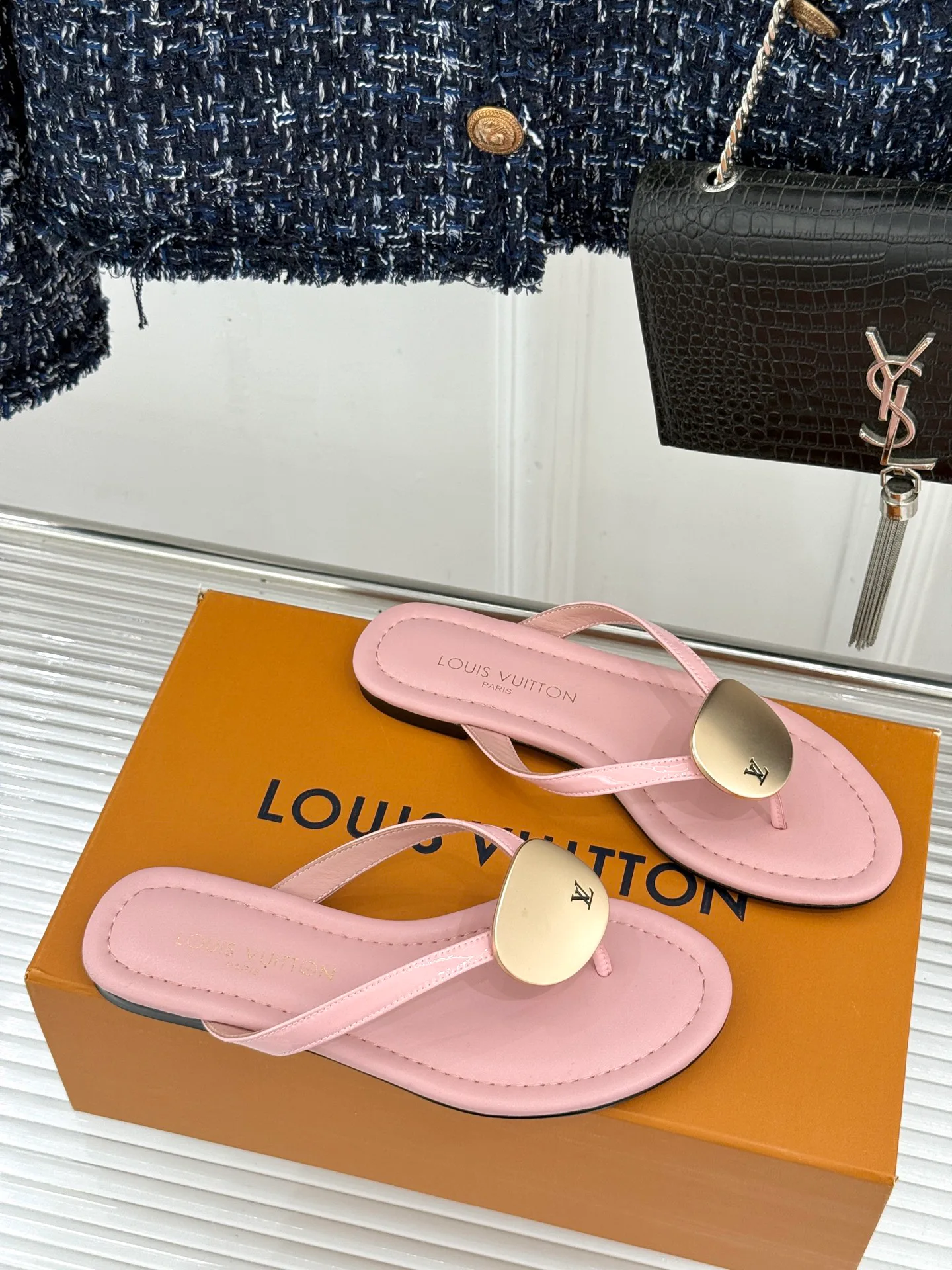 Women's Flip-Flops LOUIS VUITTON 17596993