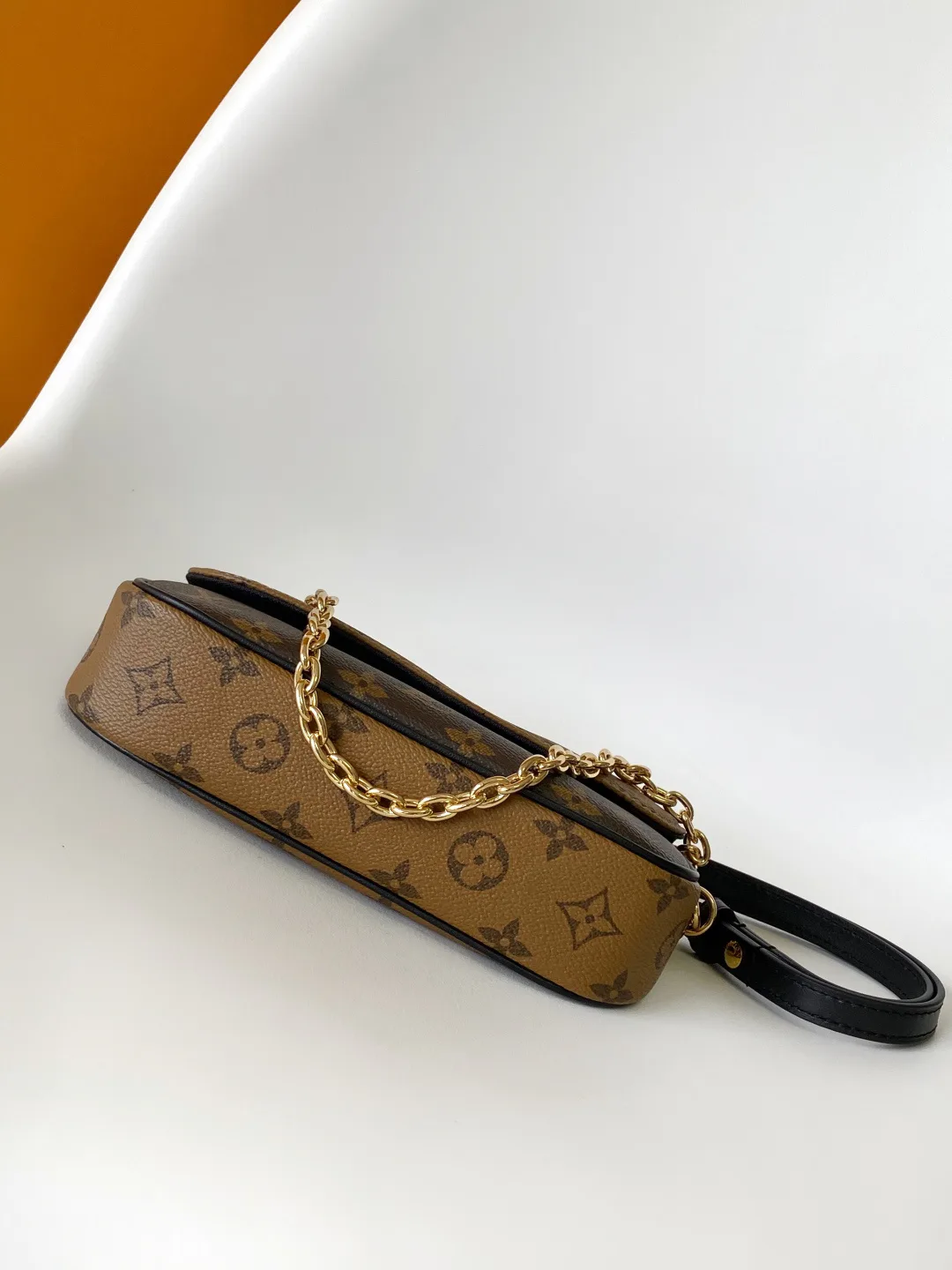 Women's Shoulder Bags LOUIS VUITTON 17949182