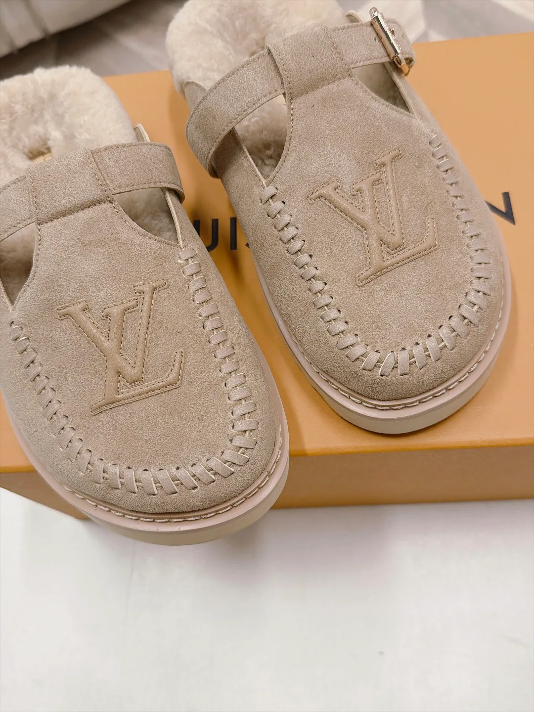 Women's Mules And Clogs LOUIS VUITTON 18366822