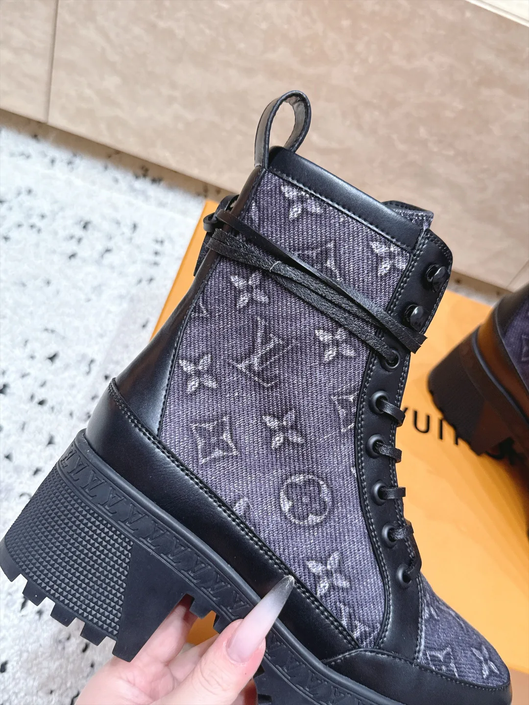 Ботинки Женские Louis Vuitton 18636717