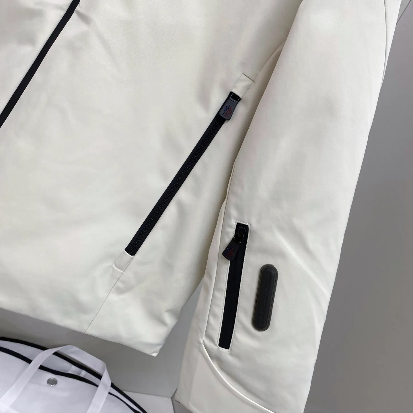 Men's Jackets And Down Jackets MONCLER 18029252