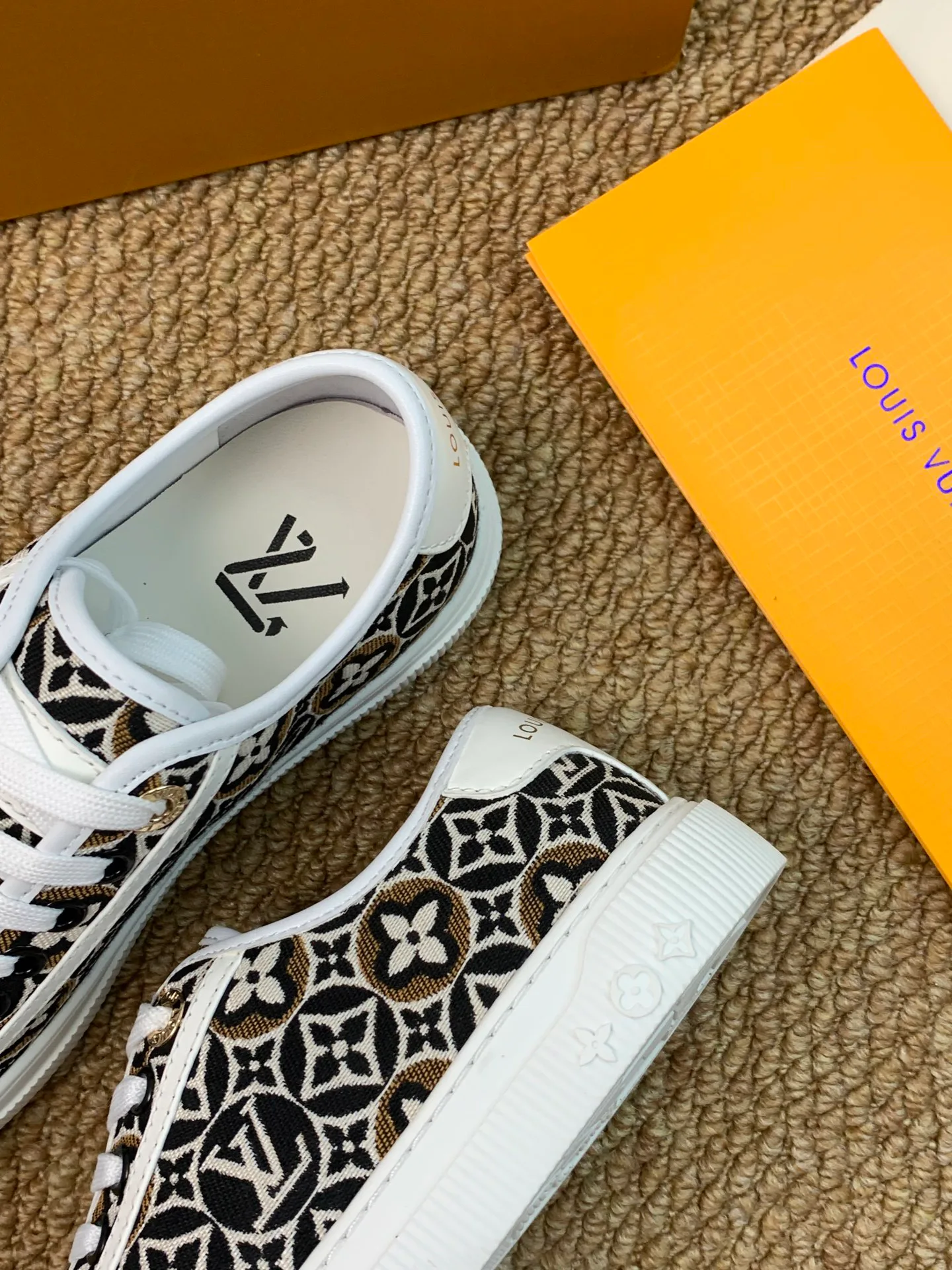 Women's Sneakers LOUIS VUITTON 17545201