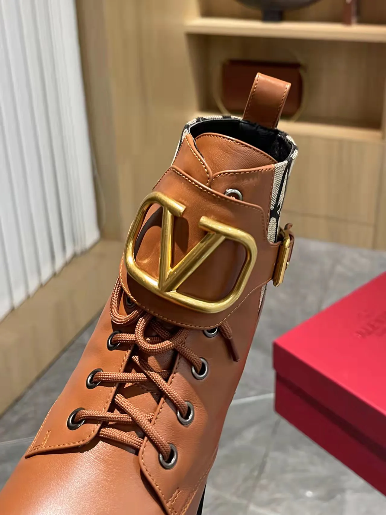 Ботинки Женские Valentino 18616592