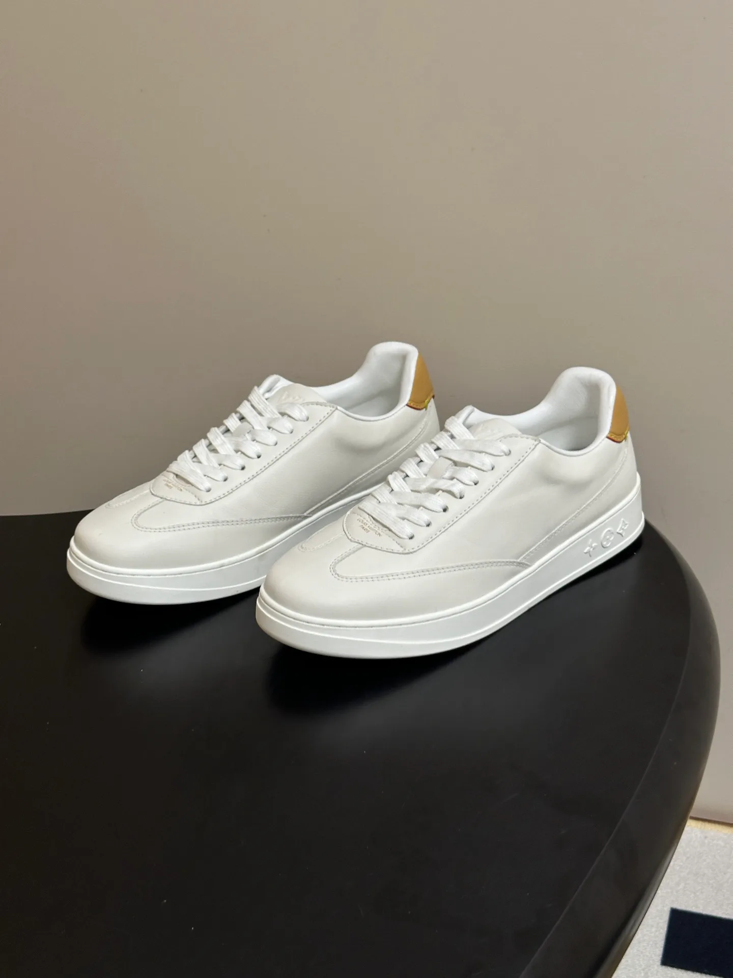 Men's Sneakers LOUIS VUITTON 18340907
