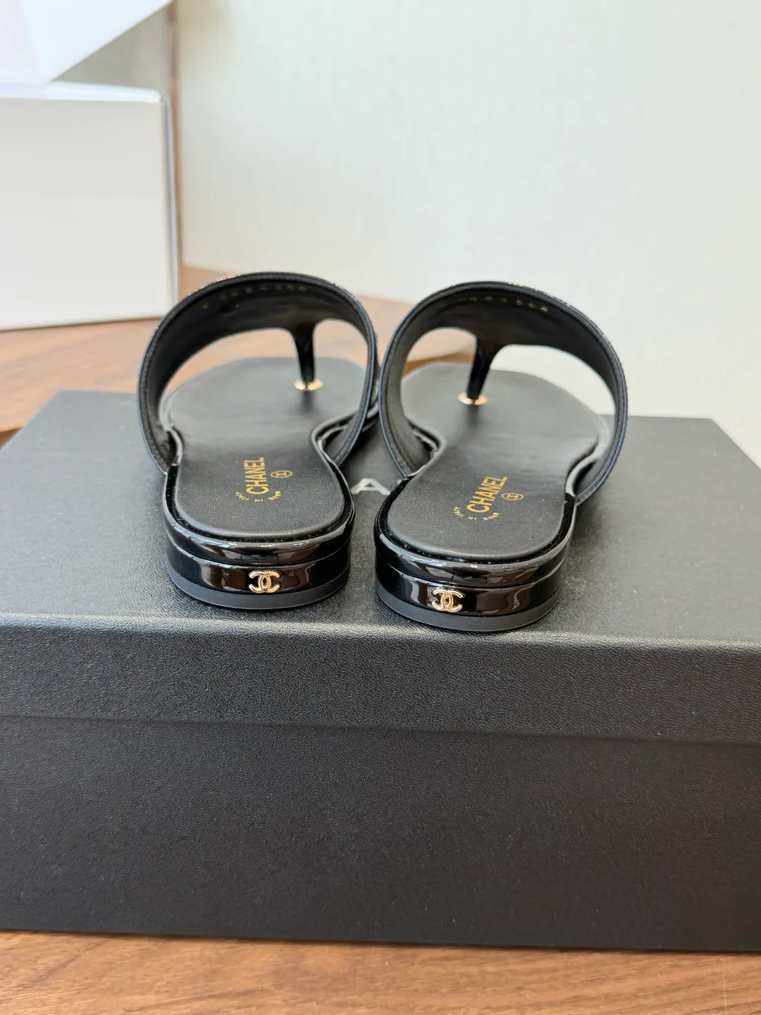 Women's Flip-Flops CHANEL 17829797