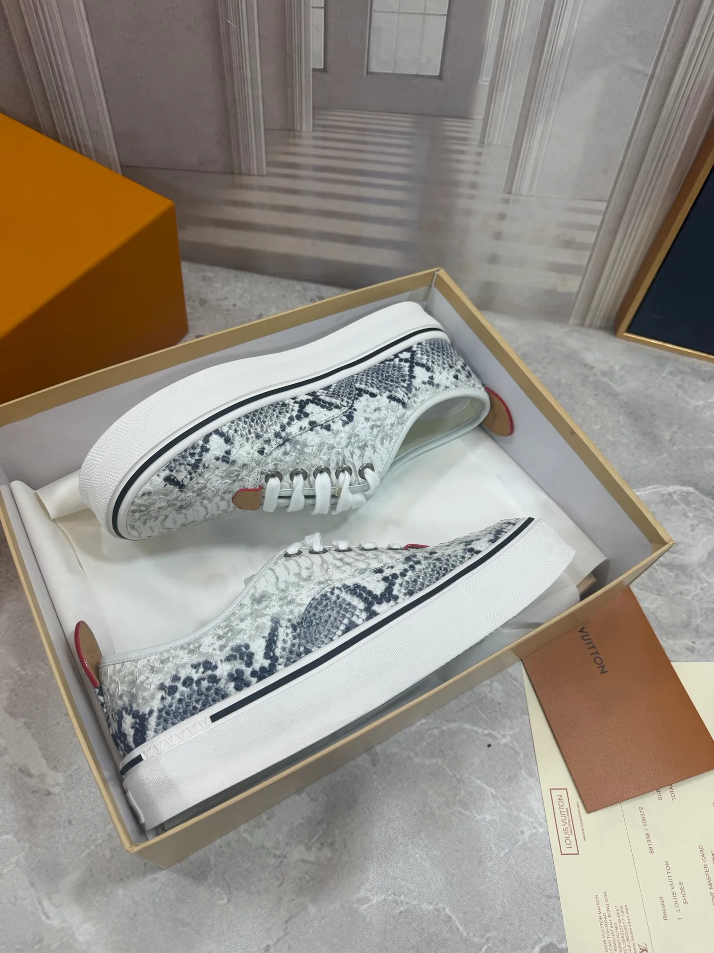 Men's Sneakers LOUIS VUITTON 18190052