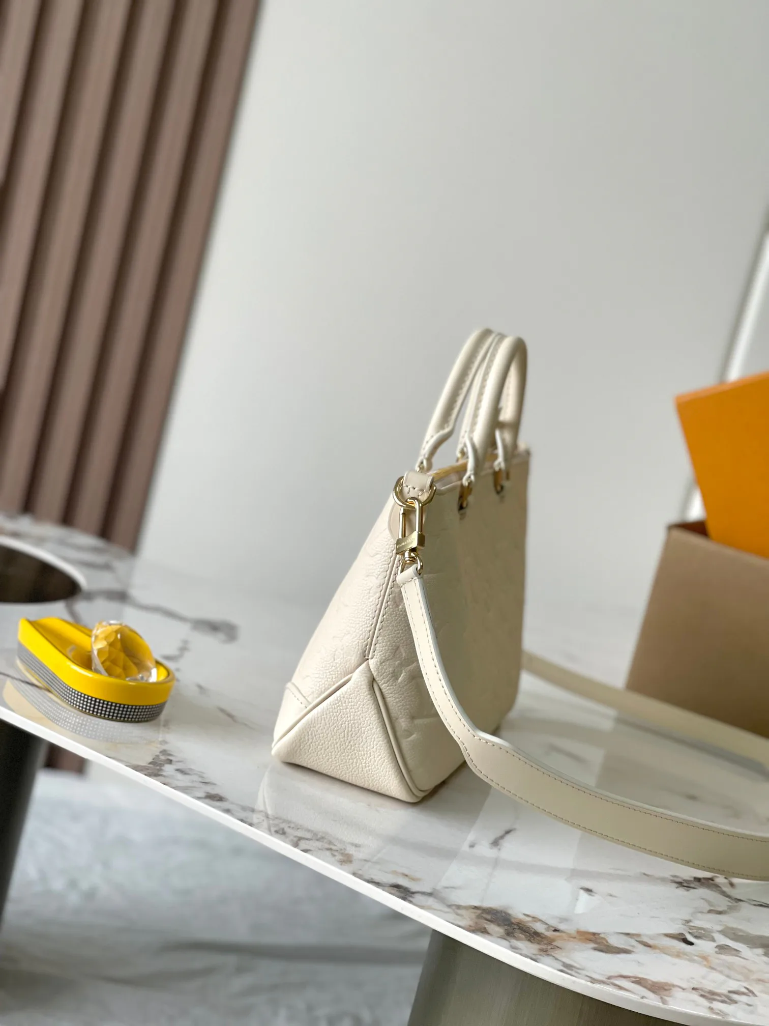 Women's Classic Handbags LOUIS VUITTON 18521054