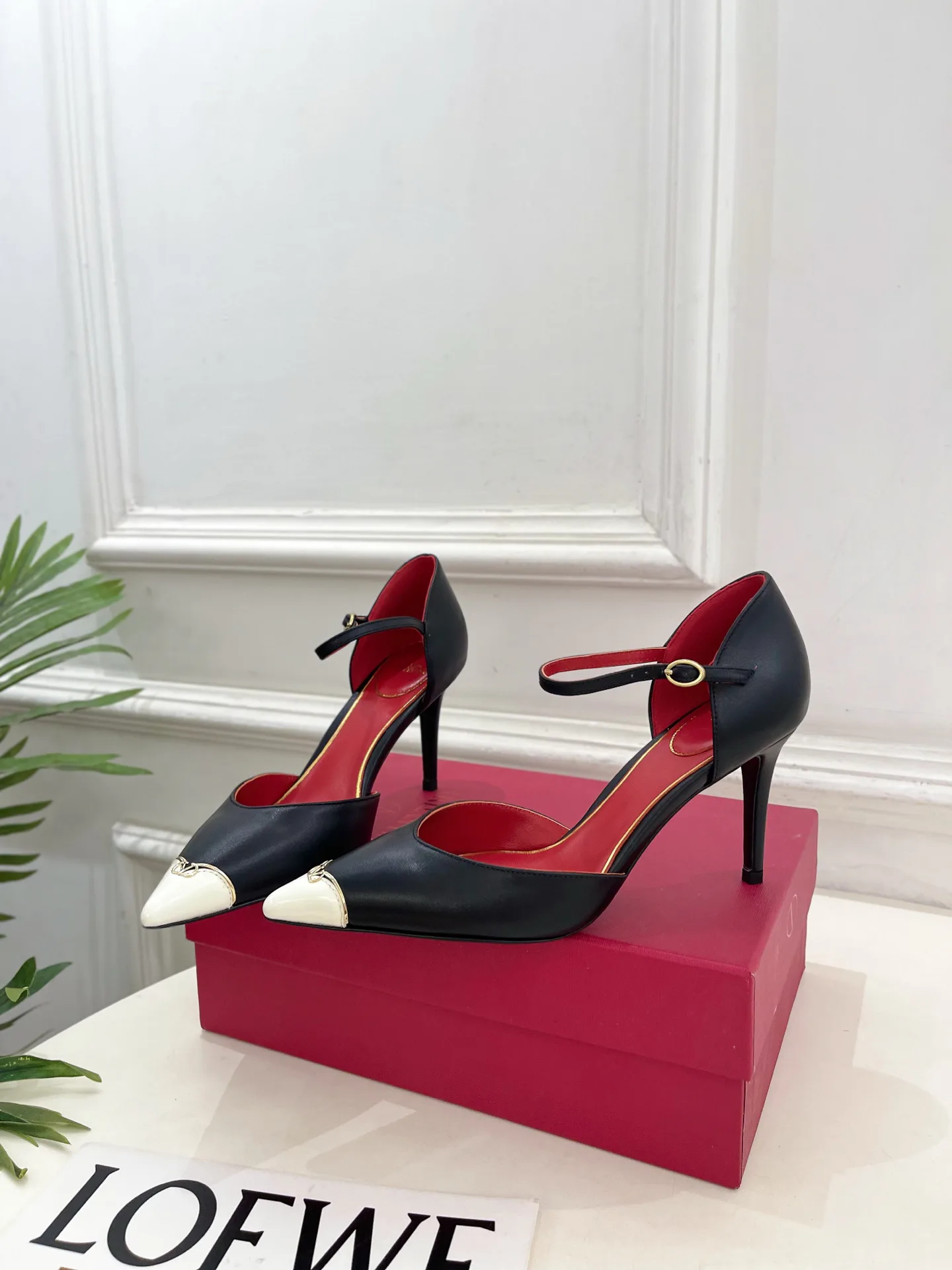 Women's Open-Toe Sandals VALENTINO 17829322