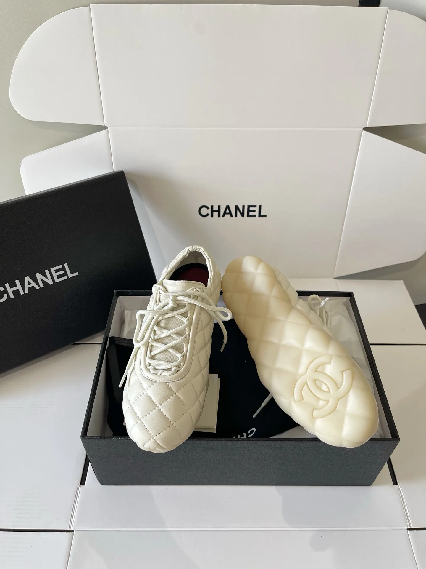 Women's Sneakers CHANEL 18437955