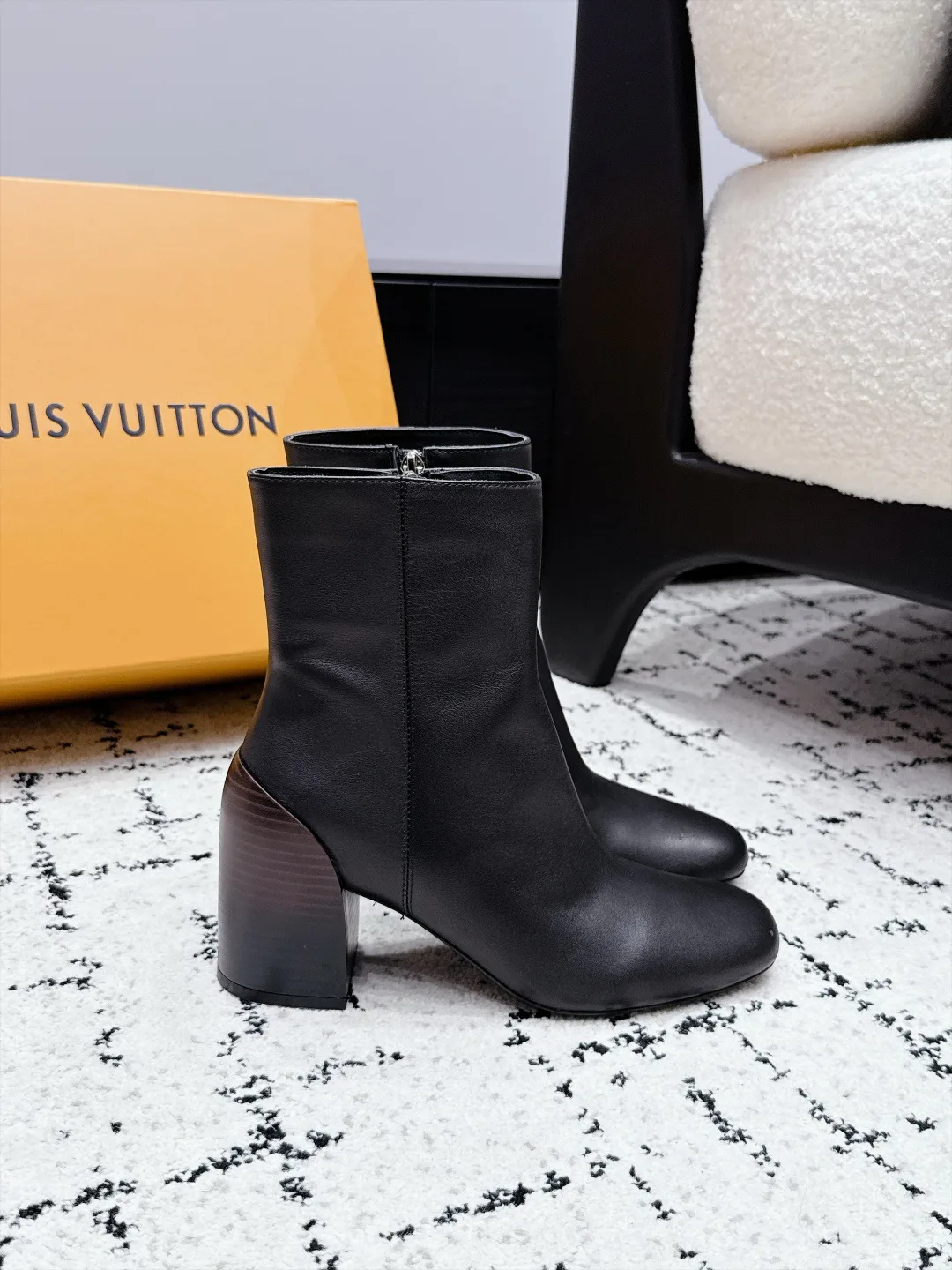 Women's Booties LOUIS VUITTON 18505555